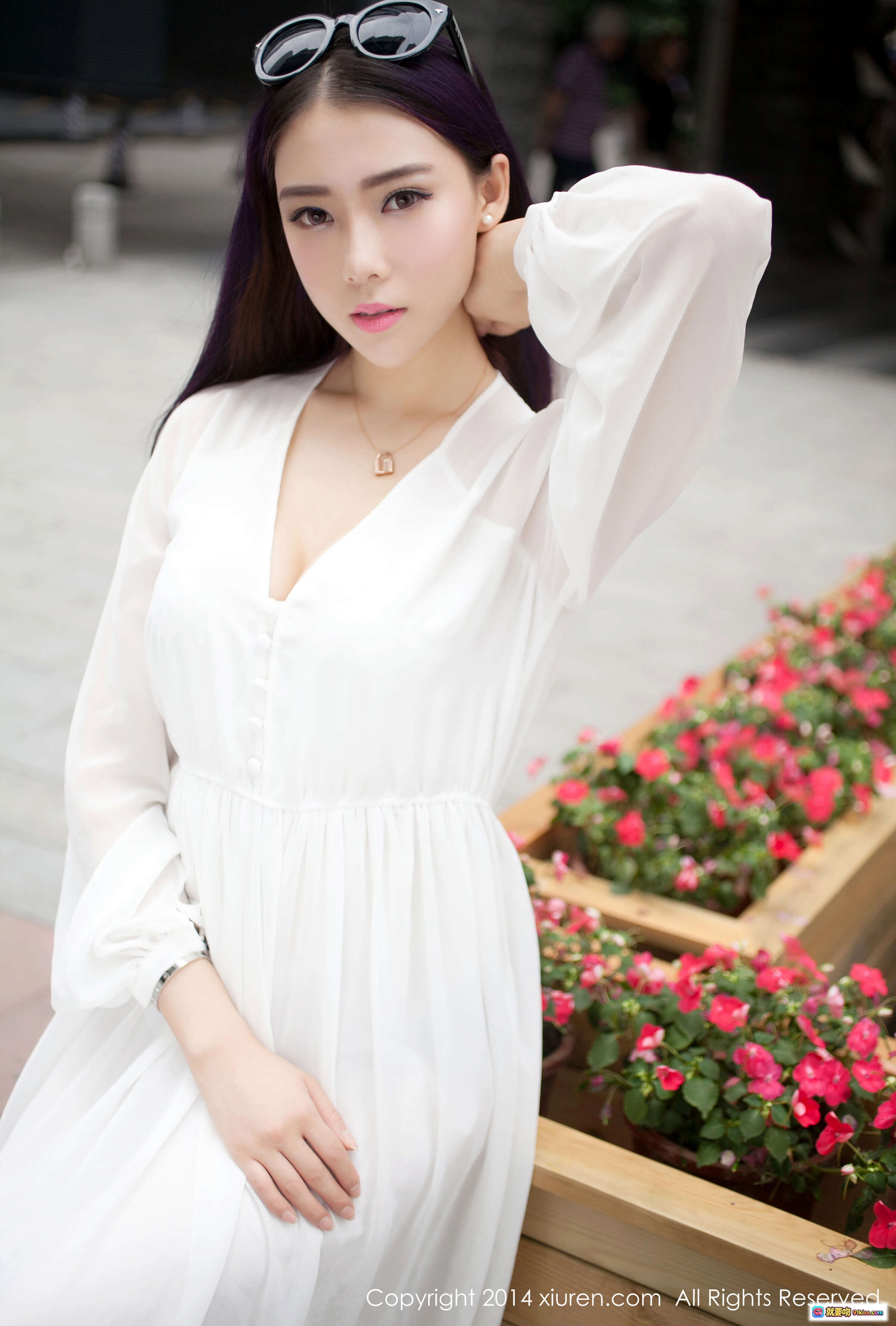 图片[8] - 梦娜Vanessa白色长裙优雅写真 | 紫发墨镜时尚造型 | XIUREN秀人网2014精选人像摄影 - 就要吻