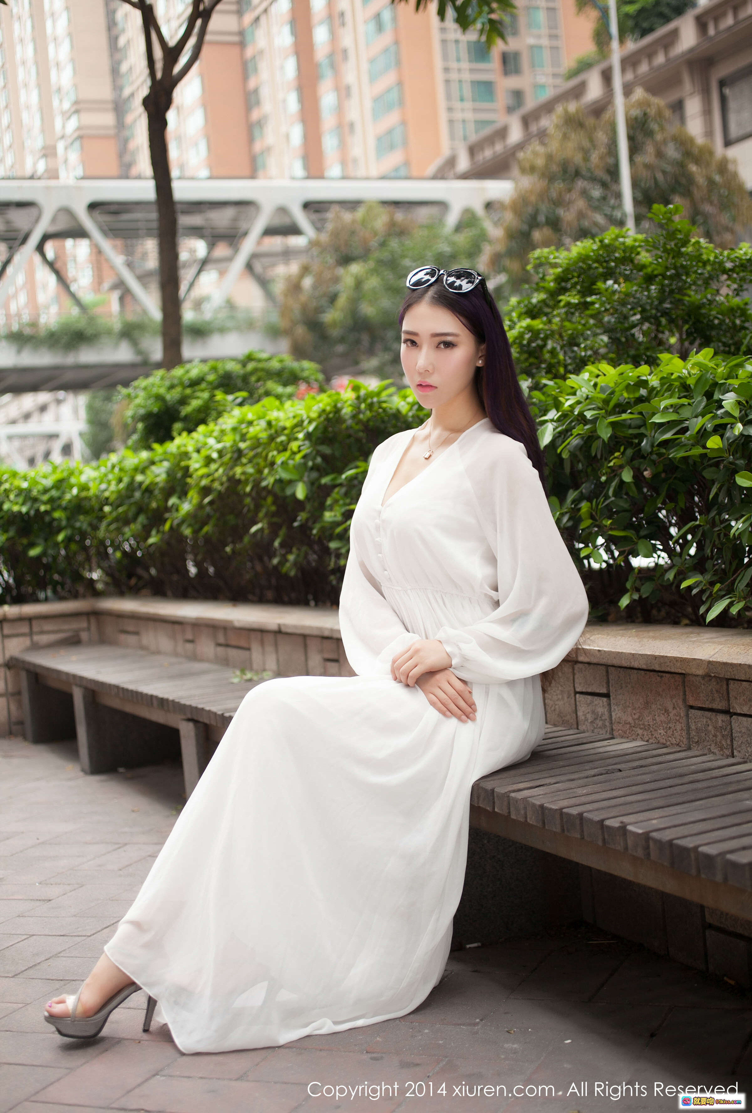 图片[3] - 梦娜Vanessa白色长裙优雅写真 | 紫发墨镜时尚造型 | XIUREN秀人网2014精选人像摄影 - 就要吻