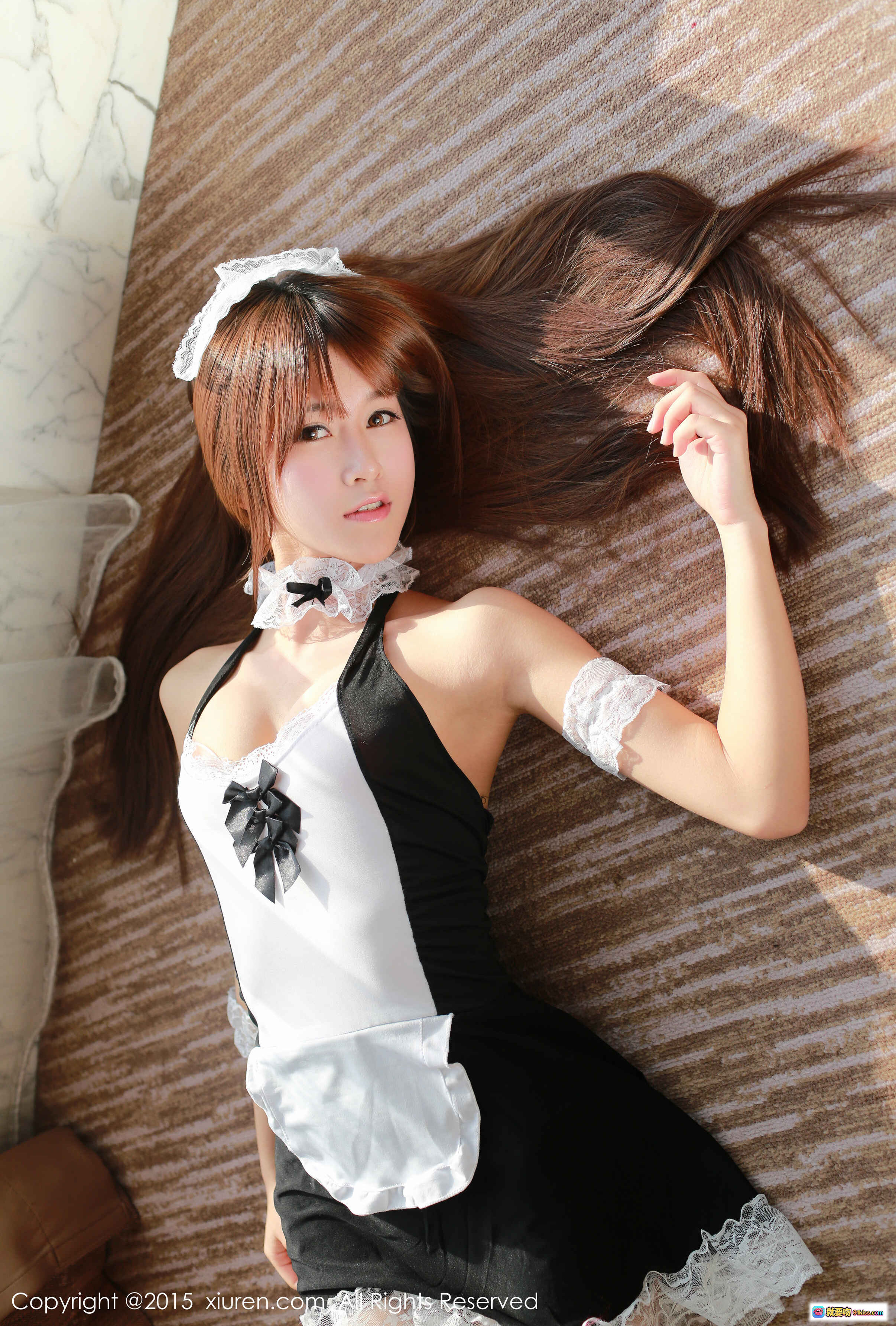 图片[10] - 嘉琳winna女仆装写真 | 白色蕾丝黑蝴蝶结 | 甜美长发少女 | 木质背景私房摄影 | XIUREN秀人网2015精选 - 就要吻