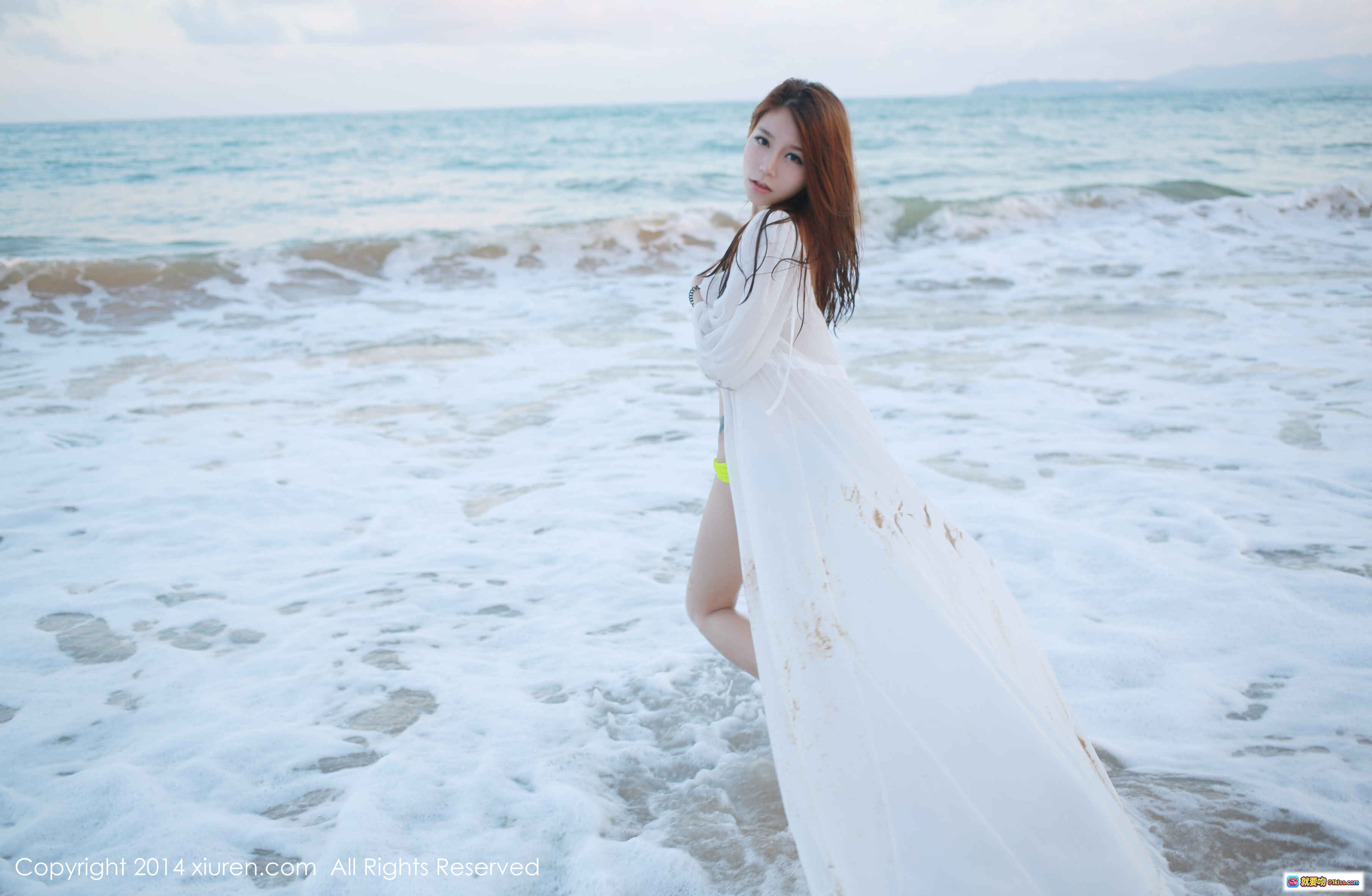 图片[4] - 嘉宝贝儿海边写真 | 白色透视上衣性感私房照 | XIUREN秀人网2014年6月27日No.165 | 沙滩海浪自然光柔美风格 - 就要吻