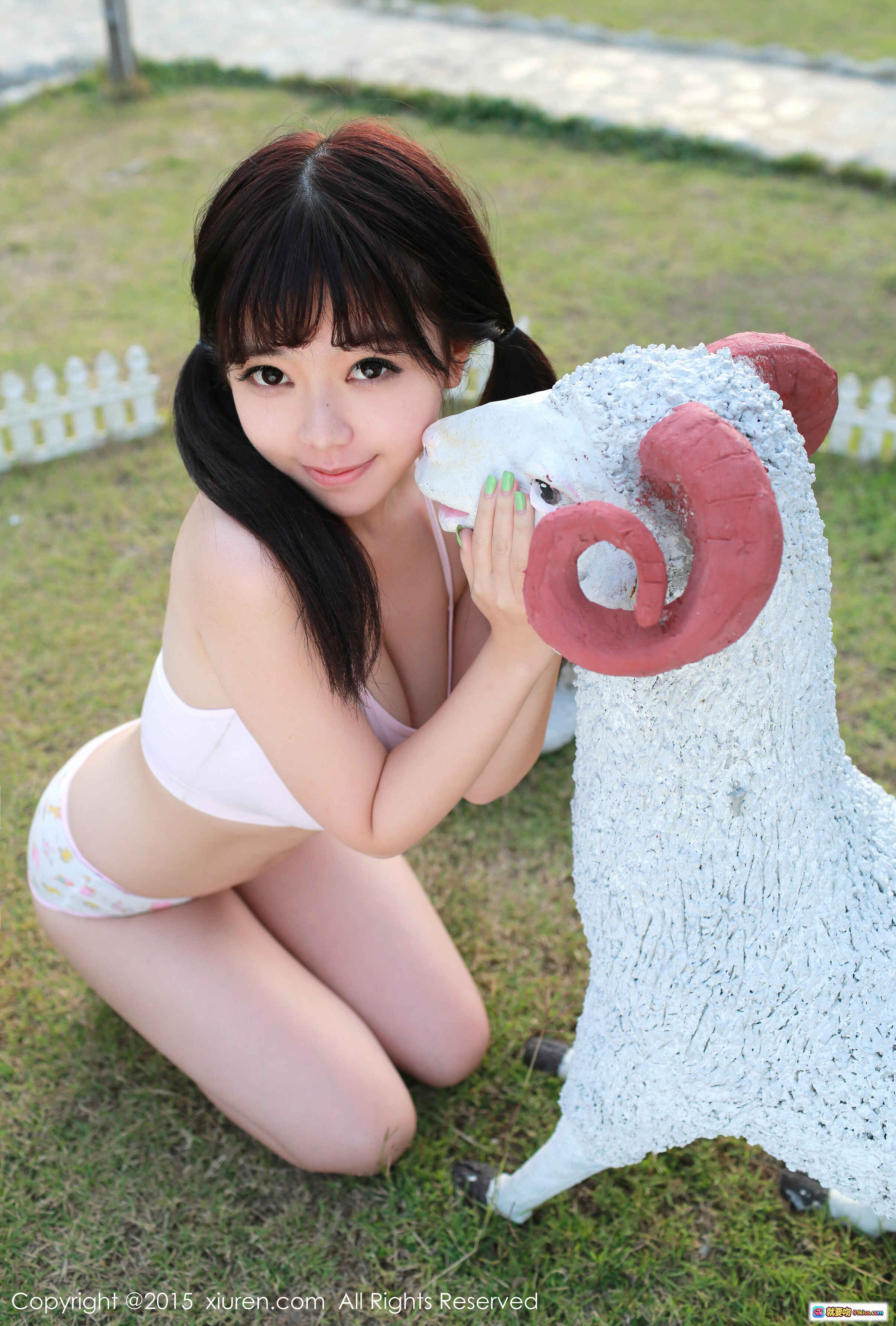 图片[3] - 刘飞儿Faye比基尼户外写真｜长发双马尾少女｜长颈鹿雕塑陪拍｜清新草地背景｜XIUREN秀人网2015精选 - 就要吻