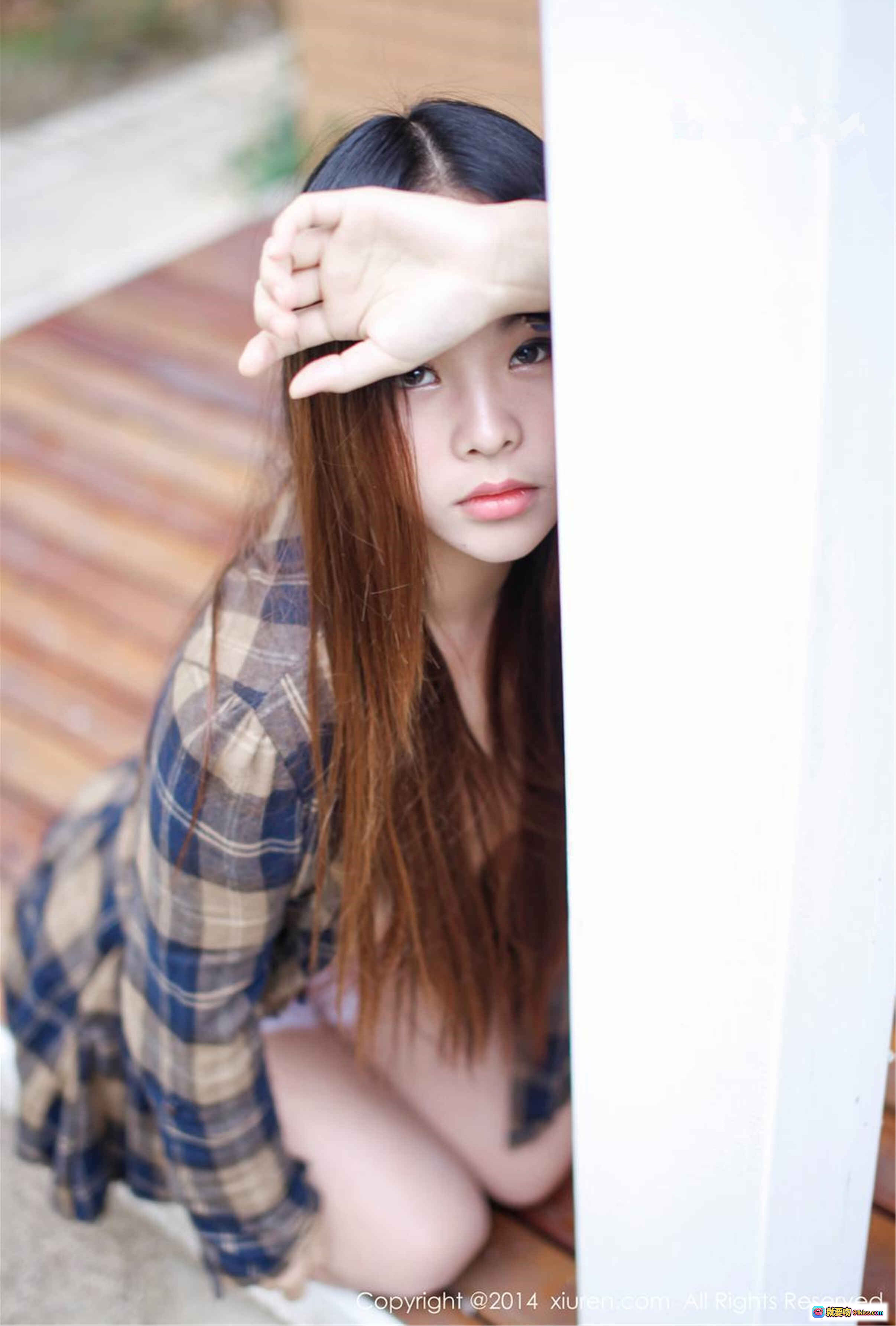 图片[3] - 李波Bobo格子衬衫性感写真 | XIUREN秀人网2014年12月4日NO.250高清美图 | 木质地板自然光裸露上身私房照 - 就要吻