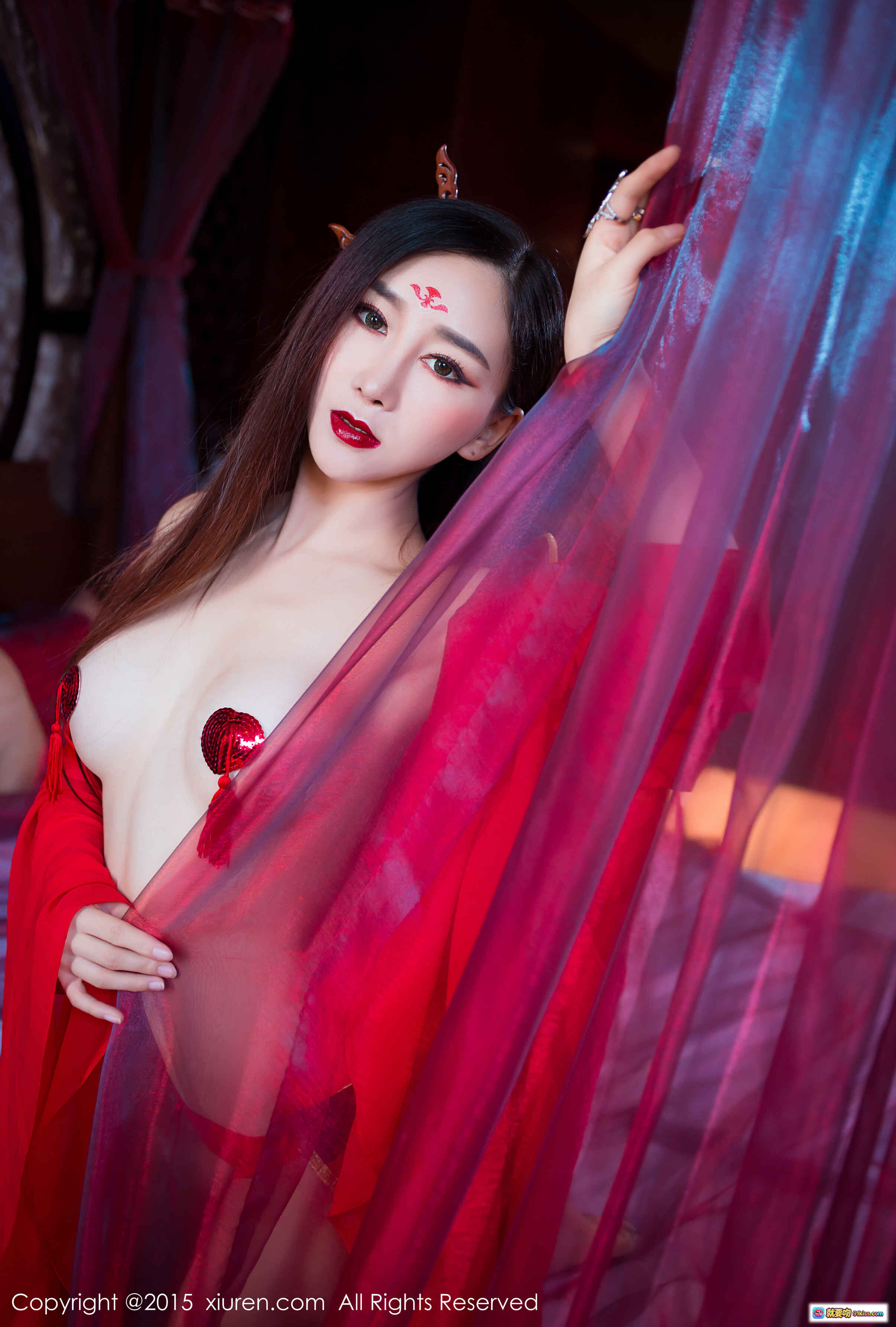 图片[4] - 邹晶晶红衣古风写真｜秀人网No.382｜龙角妆容｜性感露肩｜红色刺绣服饰｜2015经典摄影 - 就要吻