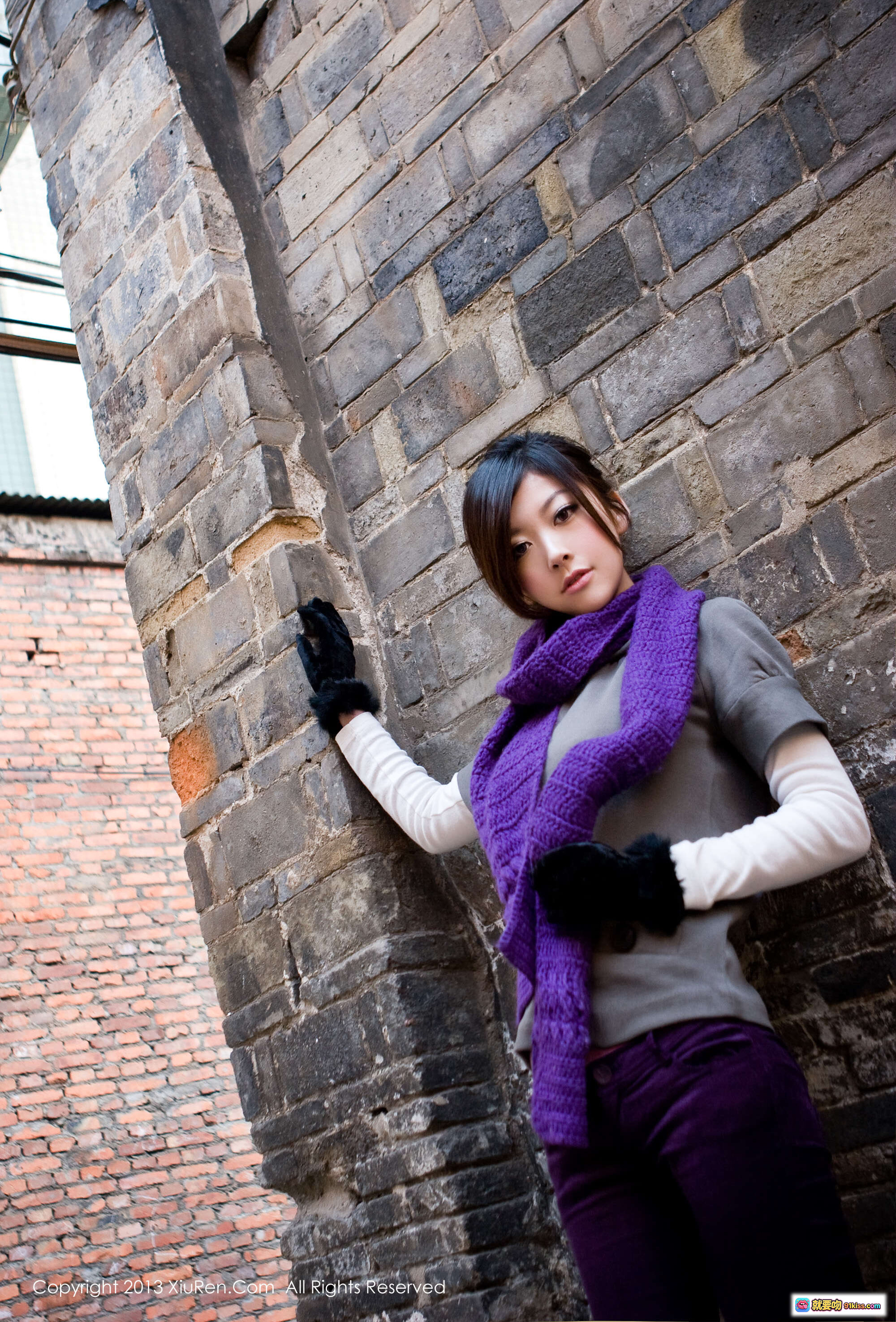 图片[5] - XIUREN秀人网2013.09.24 NO.0016加菲合集50P户外写真 灰色大衣白衬衫长发美女自然光草地人像摄影 - 就要吻