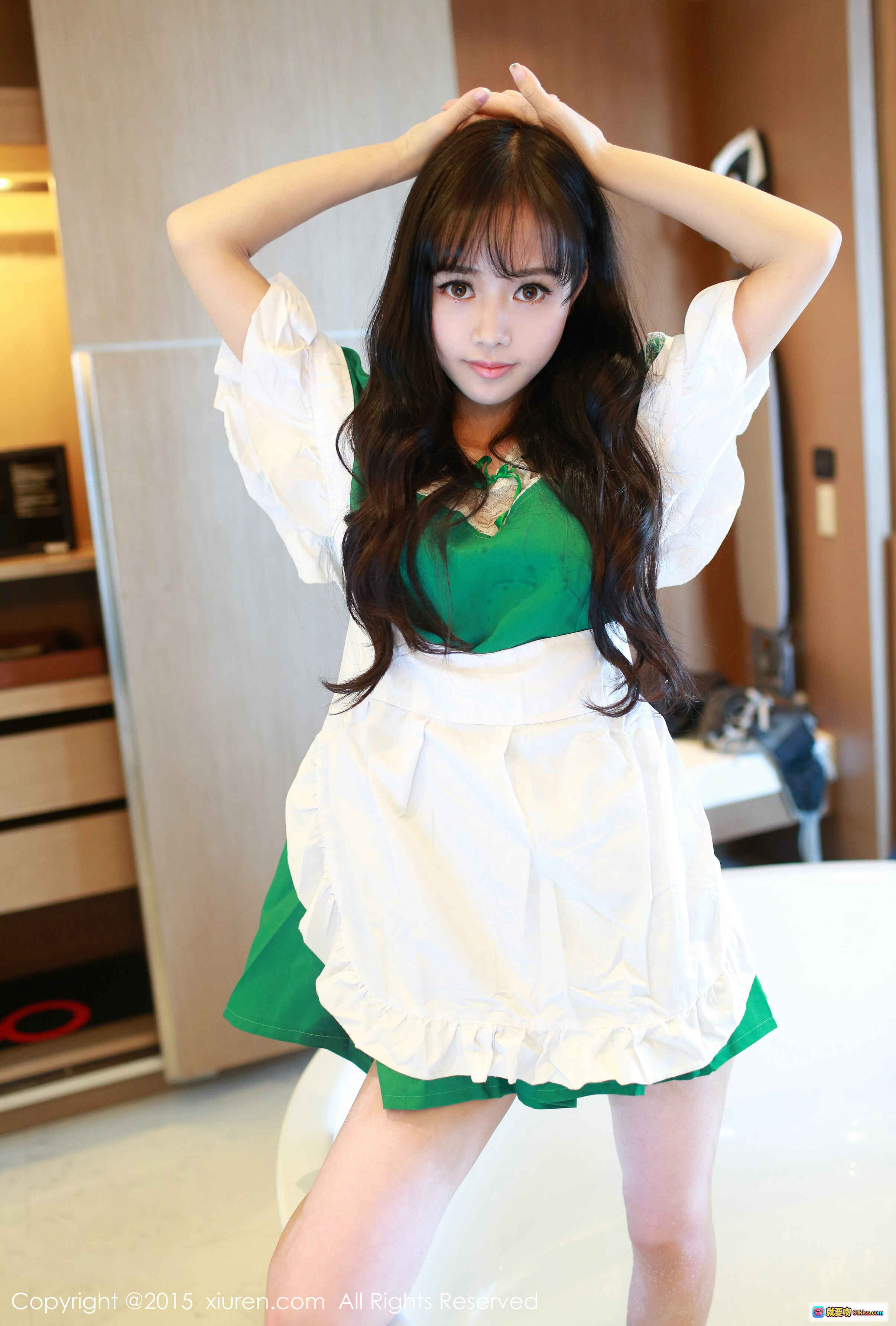 图片[1] - XIUREN秀人网2015.04.10 NO.316 toro羽住 绿白女仆装长发少女室内写真 甜美可爱清新风格 - 就要吻
