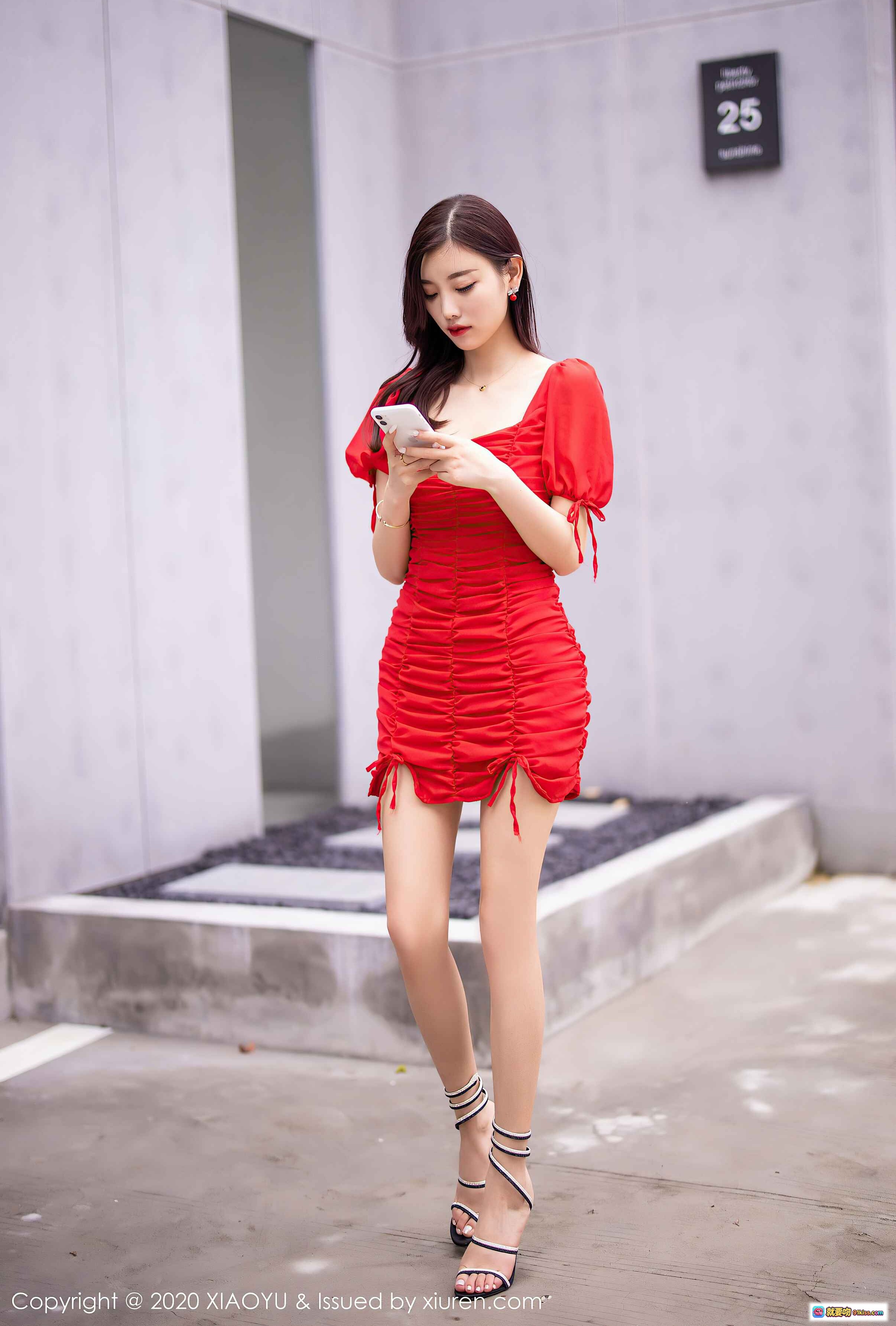 图片[7] - 杨晨晨Sugar红裙写真｜XIAOYU语画界Vol.326｜楼梯性感坐姿｜2020年7月15日高清美图 - 就要吻