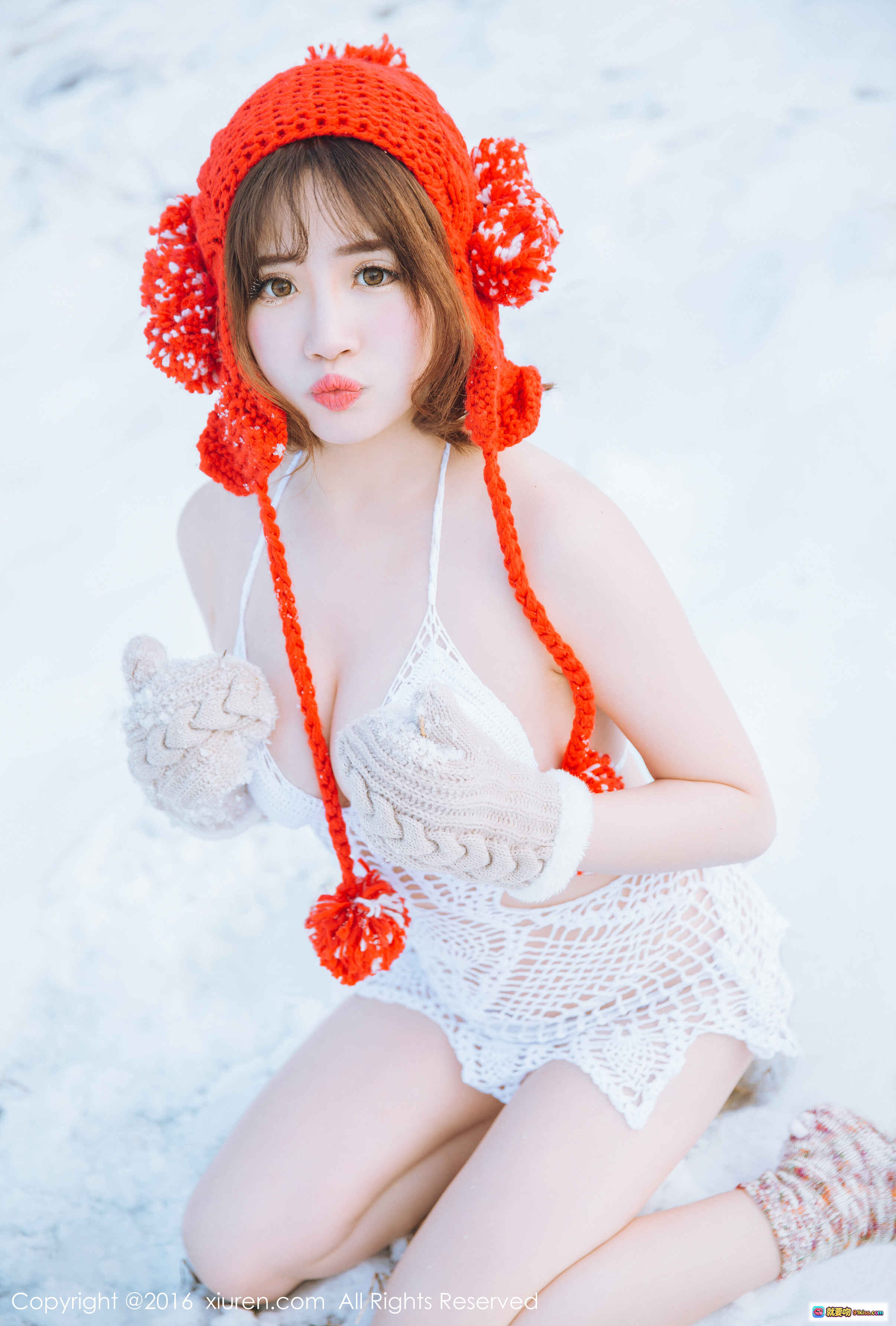 图片[4] - 雪地白裙少女写真｜蕾丝镂空毛衣+毛绒耳罩｜冬季户外唯美摄影｜徐cake清新风格 - 就要吻