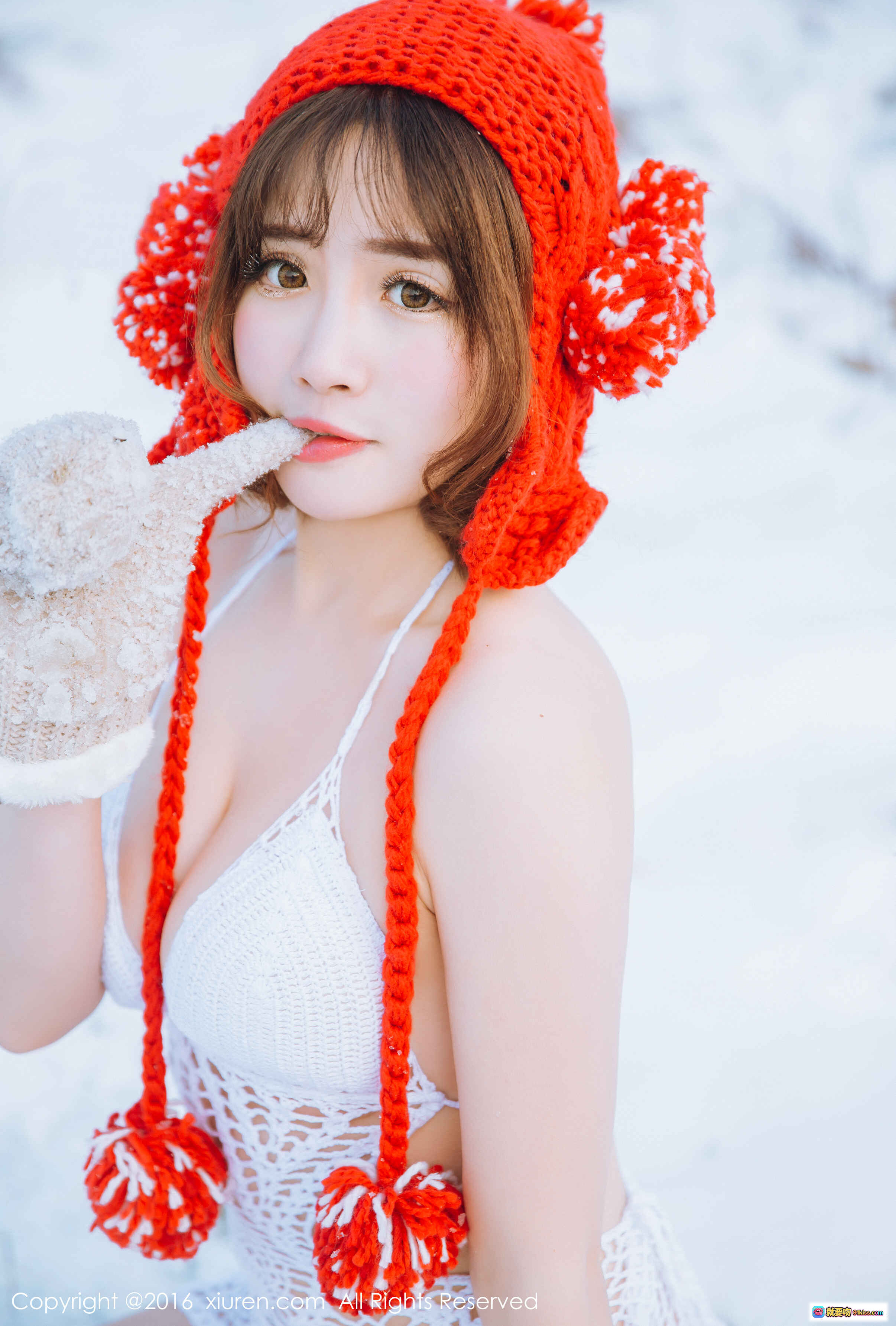 图片[7] - 雪地白裙少女写真｜蕾丝镂空毛衣+毛绒耳罩｜冬季户外唯美摄影｜徐cake清新风格 - 就要吻