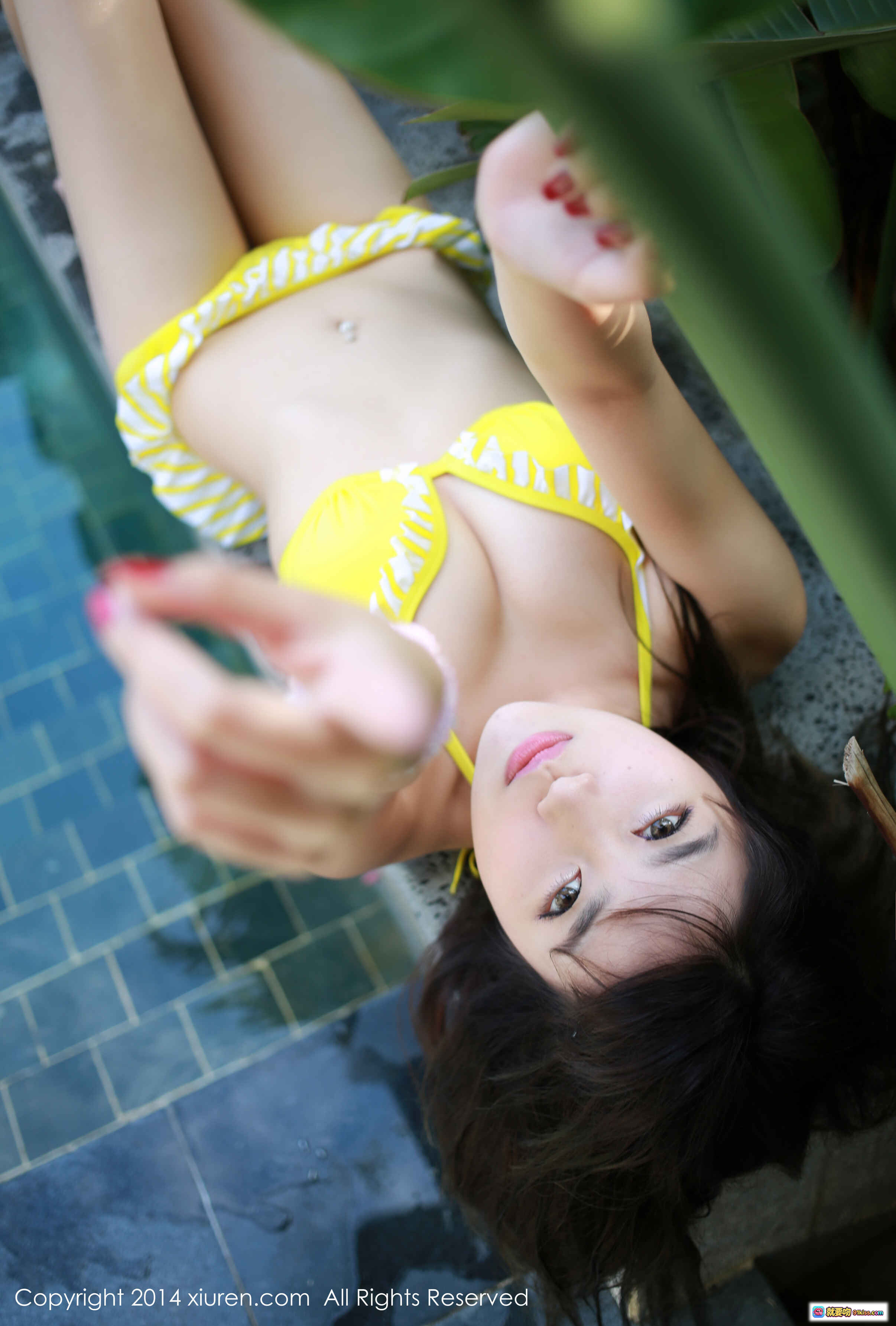 图片[8] - 许诺Sabrina黄色比基尼泳装写真 – XIUREN秀人网2014年5月26日NO.138高清美图 – 热带植物背景泳池边性感自拍 - 就要吻