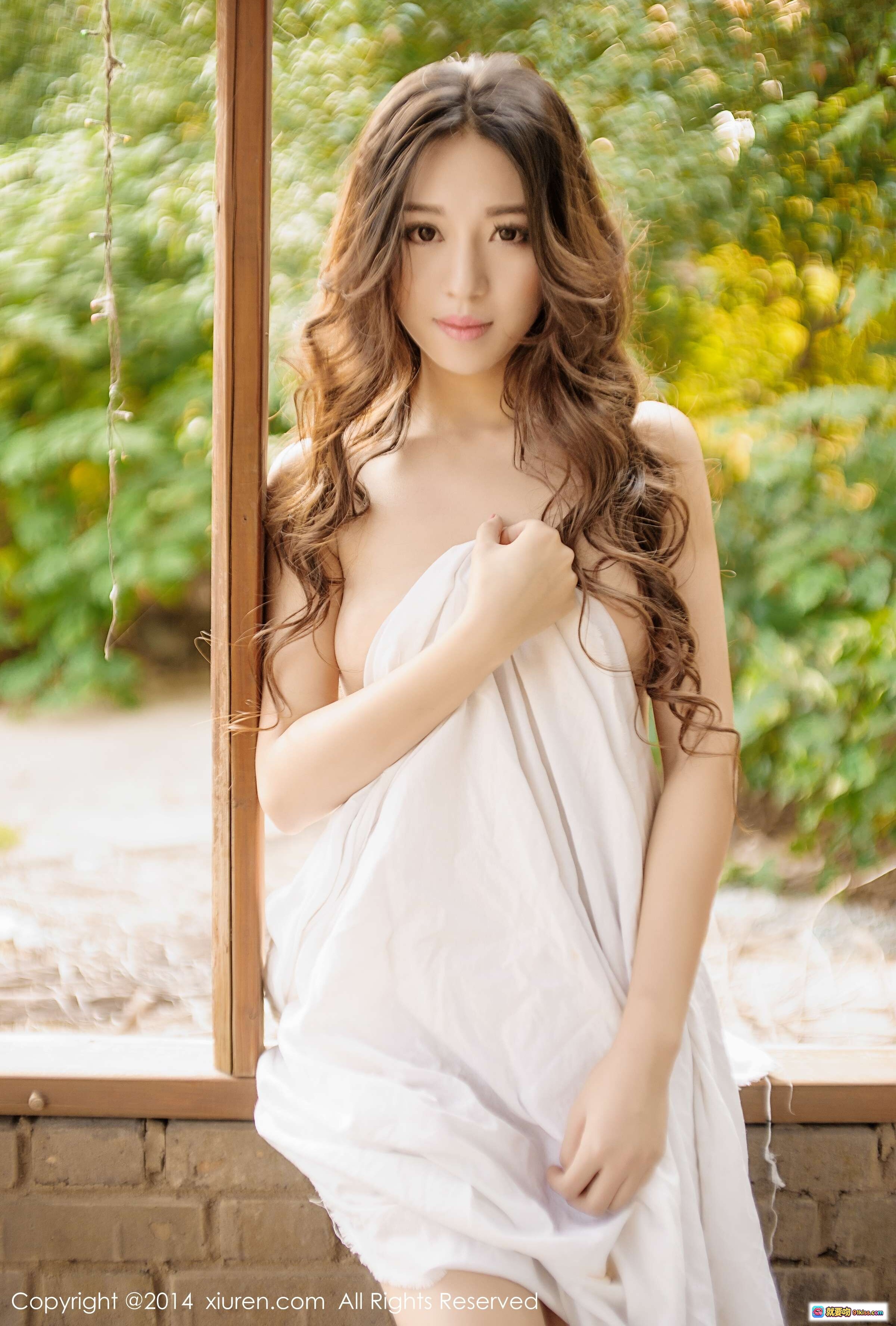 图片[3] - 秋日林间白纱蕾丝写真·长发美女自然光裸足坐姿·XIUREN秀人网2014经典人像摄影 - 就要吻