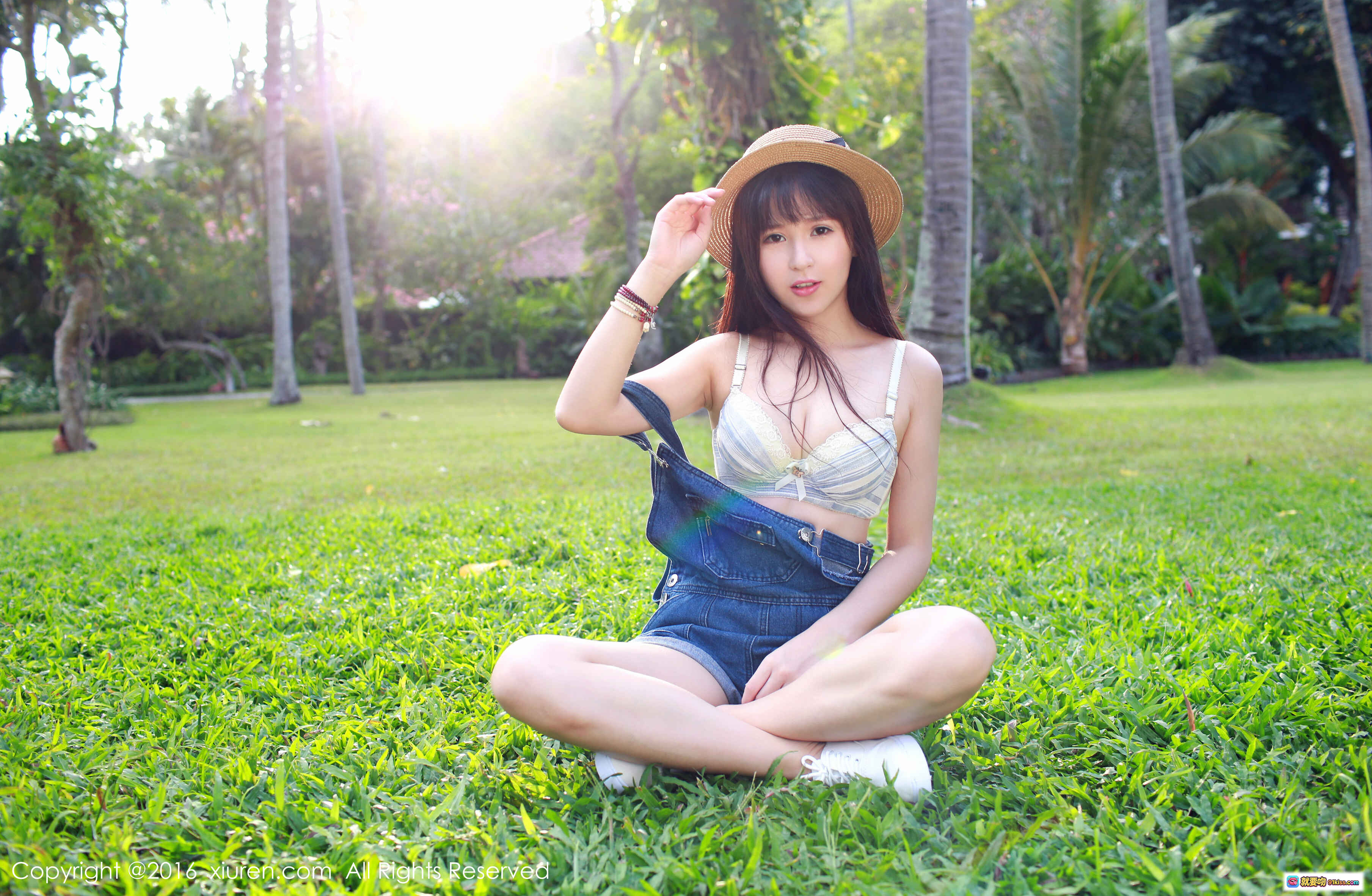图片[7] - 唐雨辰草地上戴草帽穿比基尼上衣牛仔短裤盘腿坐拍写真 – XIUREN秀人网2016.01.23 NO.467 - 就要吻