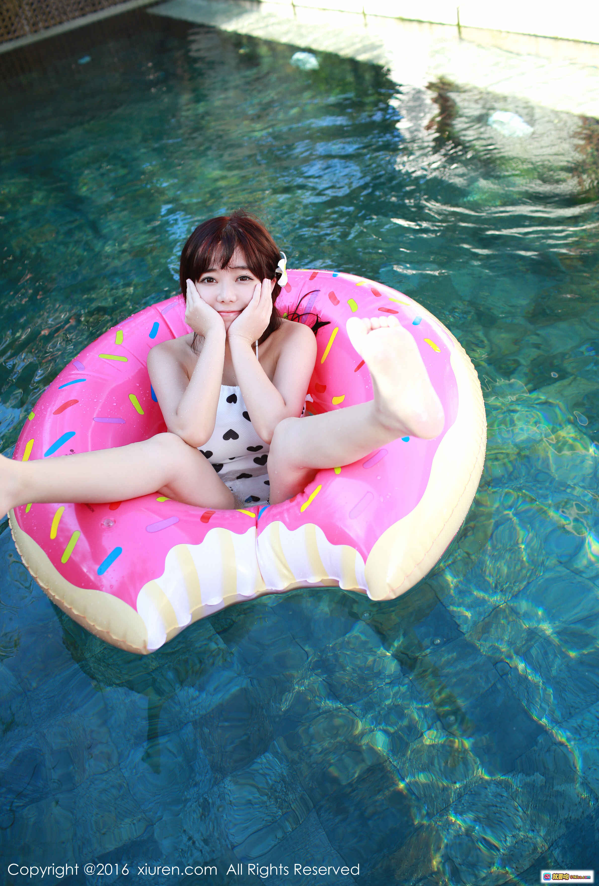 图片[10] - 刘飞儿Faye美腿写真 – 秀人网2016精选私房照 舒适沙发裸足特写 清新自然风格 - 就要吻