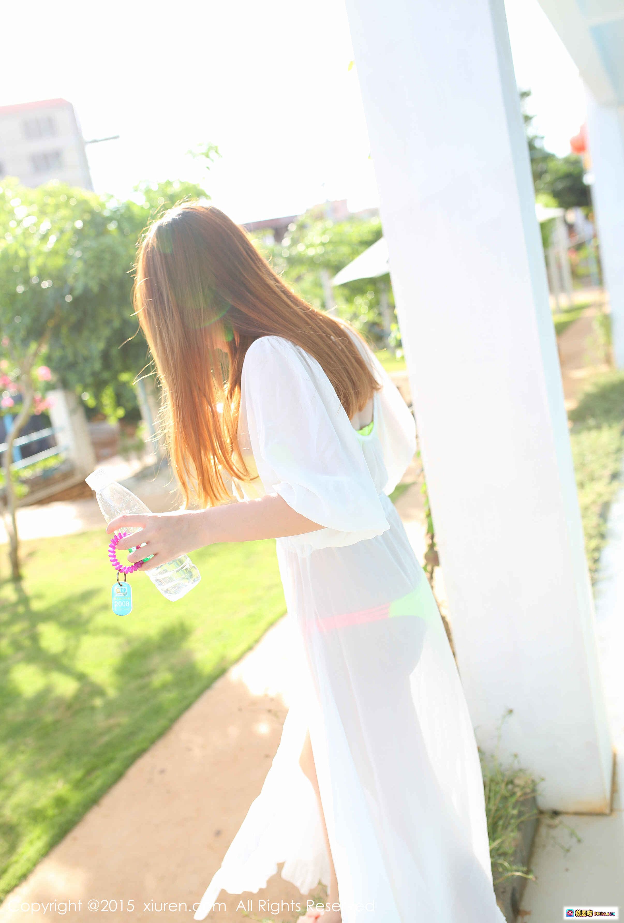 图片[7] - 丽莉Lily夏日泳装写真 | 白色透视罩衫搭配荧光绿比基尼 | 花朵发饰清新自然 | 户外绿植背景唯美性感 | XIUREN秀人网2015精选图集 - 就要吻