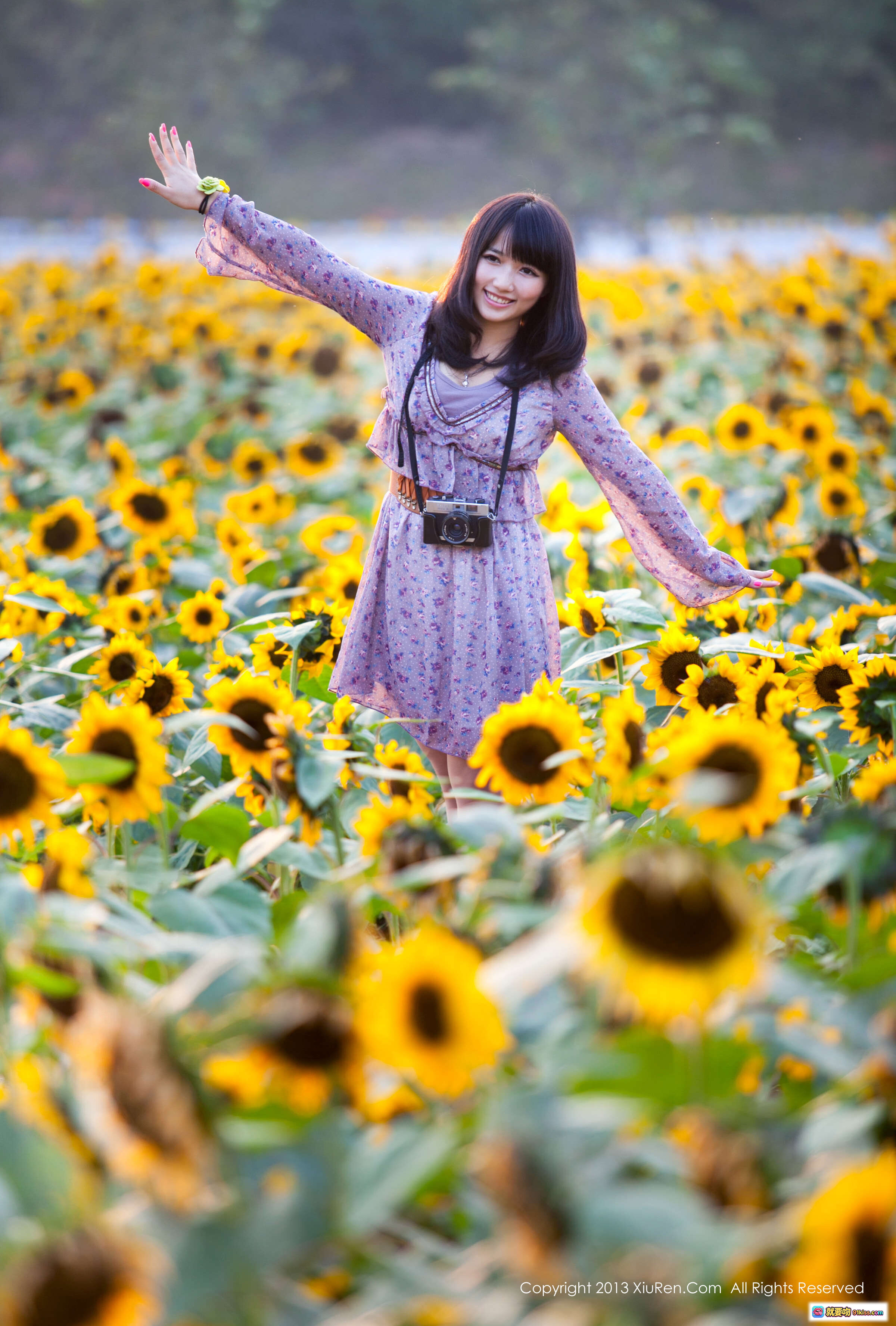 图片[8] - 默漠无荢身穿碎花连衣裙户外写真 | XIUREN秀人网2013.11.21 No.053清新自然风格女模特摄影图集 - 就要吻