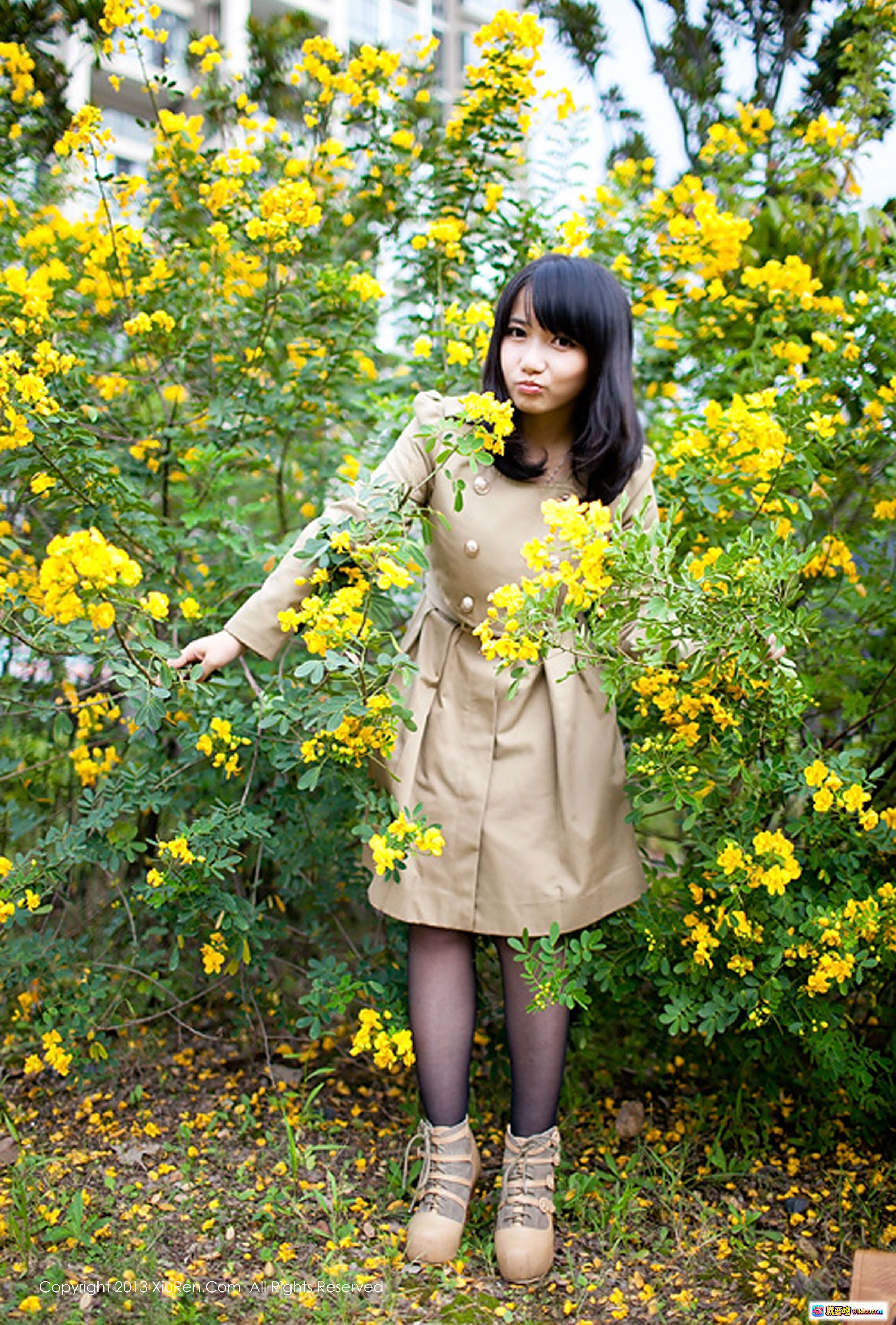 图片[9] - 默漠无荢身穿碎花连衣裙户外写真 | XIUREN秀人网2013.11.21 No.053清新自然风格女模特摄影图集 - 就要吻