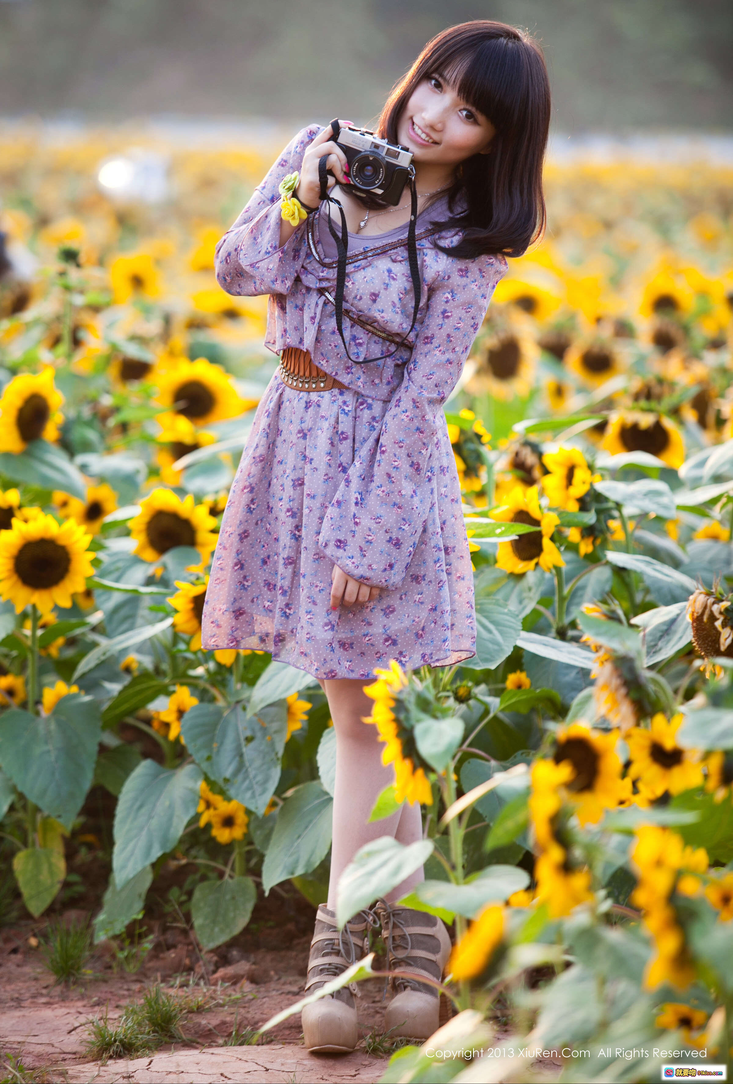 图片[4] - 默漠无荢身穿碎花连衣裙户外写真 | XIUREN秀人网2013.11.21 No.053清新自然风格女模特摄影图集 - 就要吻