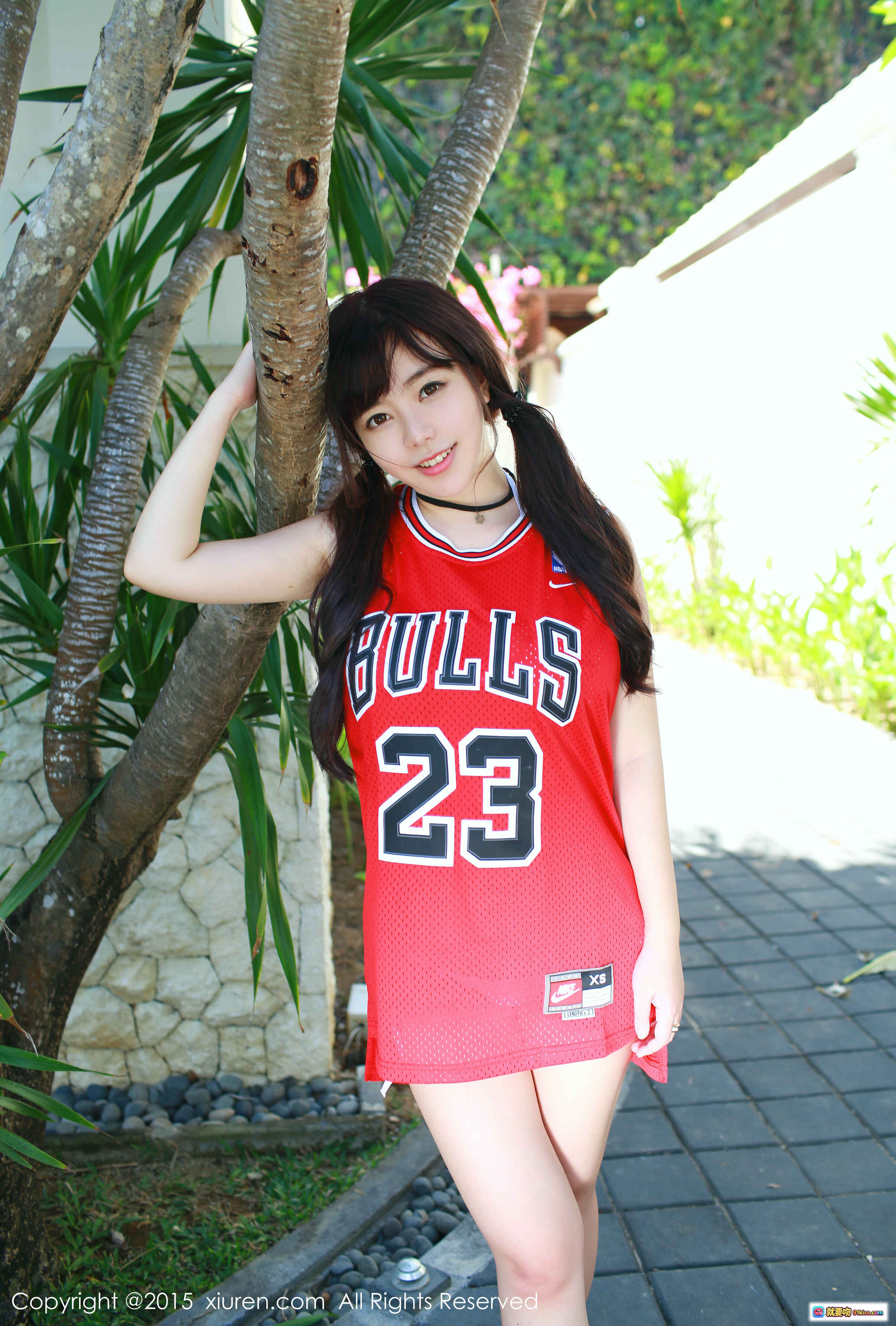 图片[2] - 刘飞儿Faye性感比基尼写真 – 秀人网2015精选户外泳装美拍 – 黑色抹胸 bikini 诱惑姿态 - 就要吻