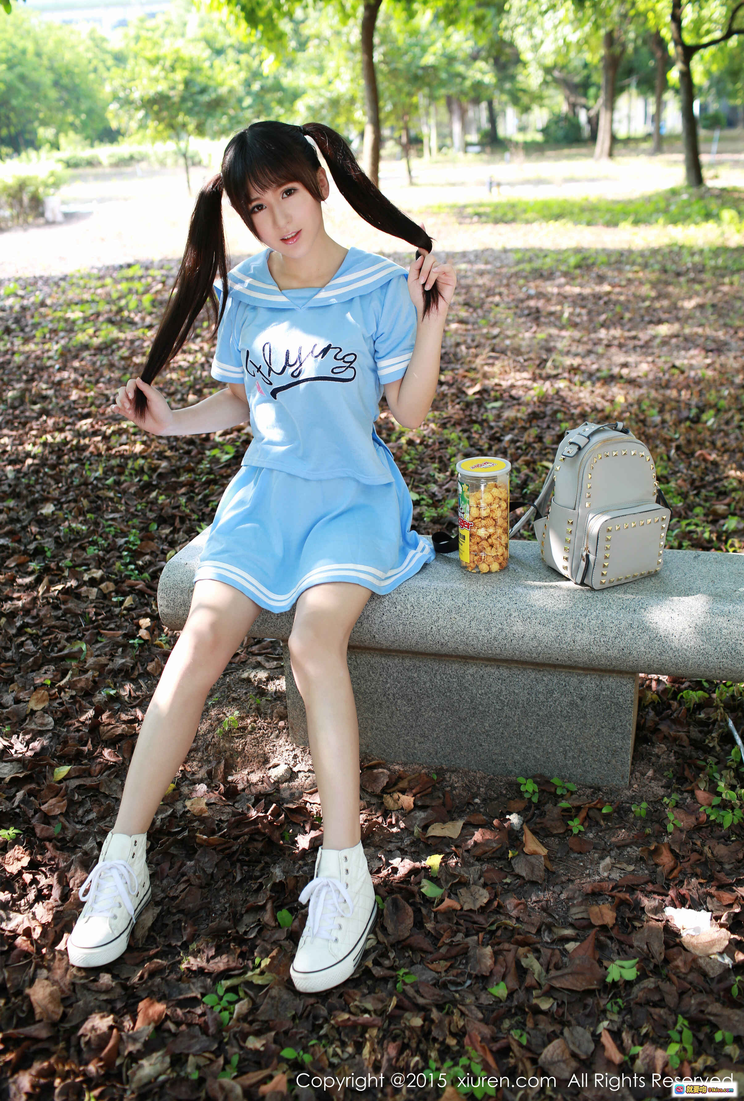 唐雨辰TYC蓝裙双马尾公园写真 白帆布鞋休闲风 少女感十足户外拍照 美腿长发自然光场景 - 就要吻
