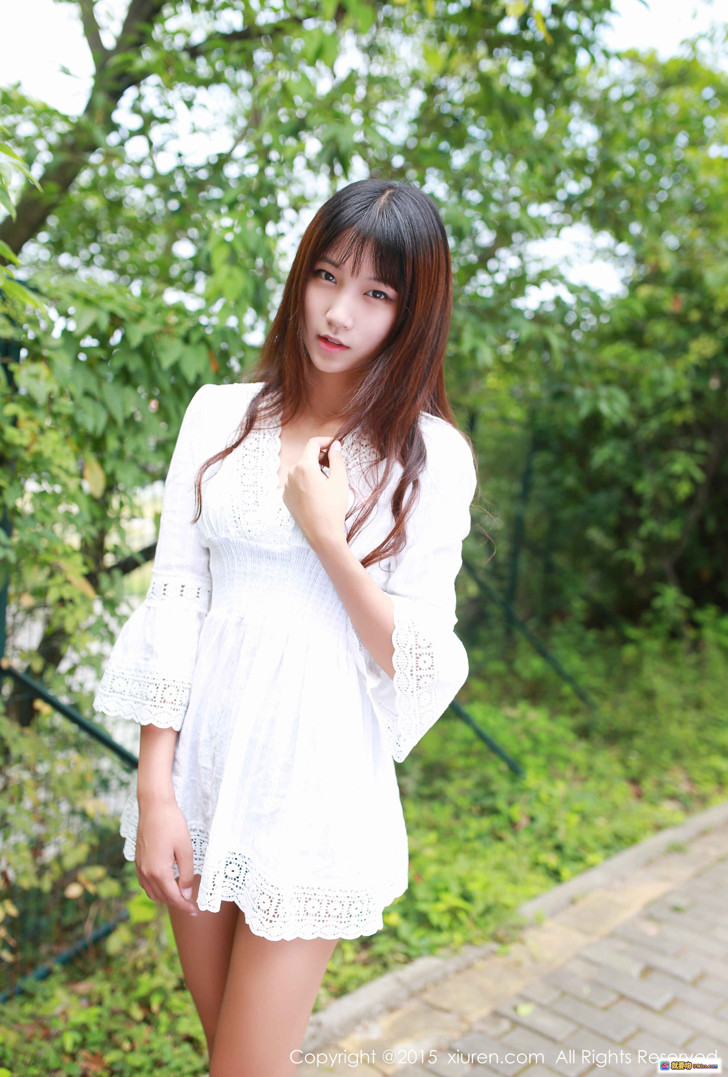 图片[10] - 徐畅白色蕾丝连衣裙户外写真 – 秀人网2015清新自然美女摄影 - 就要吻