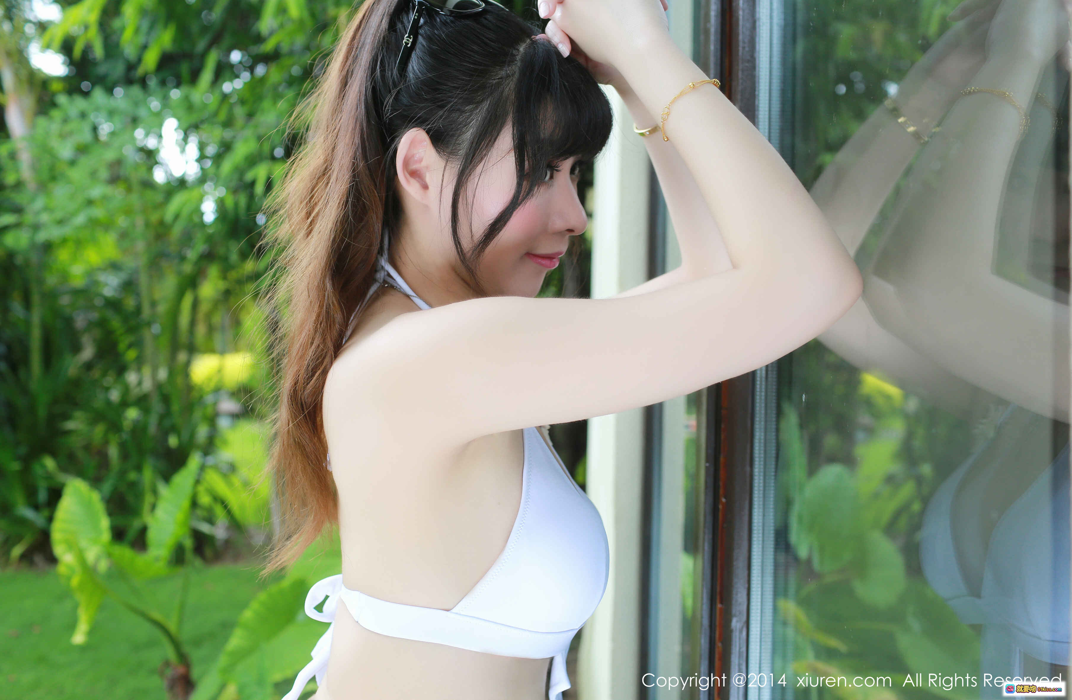 图片[5] - MARA醬泳池比基尼写真 | 黑色三角泳衣 | 星星发饰 | 热带绿植背景 | 秀人网2014精选美图 - 就要吻