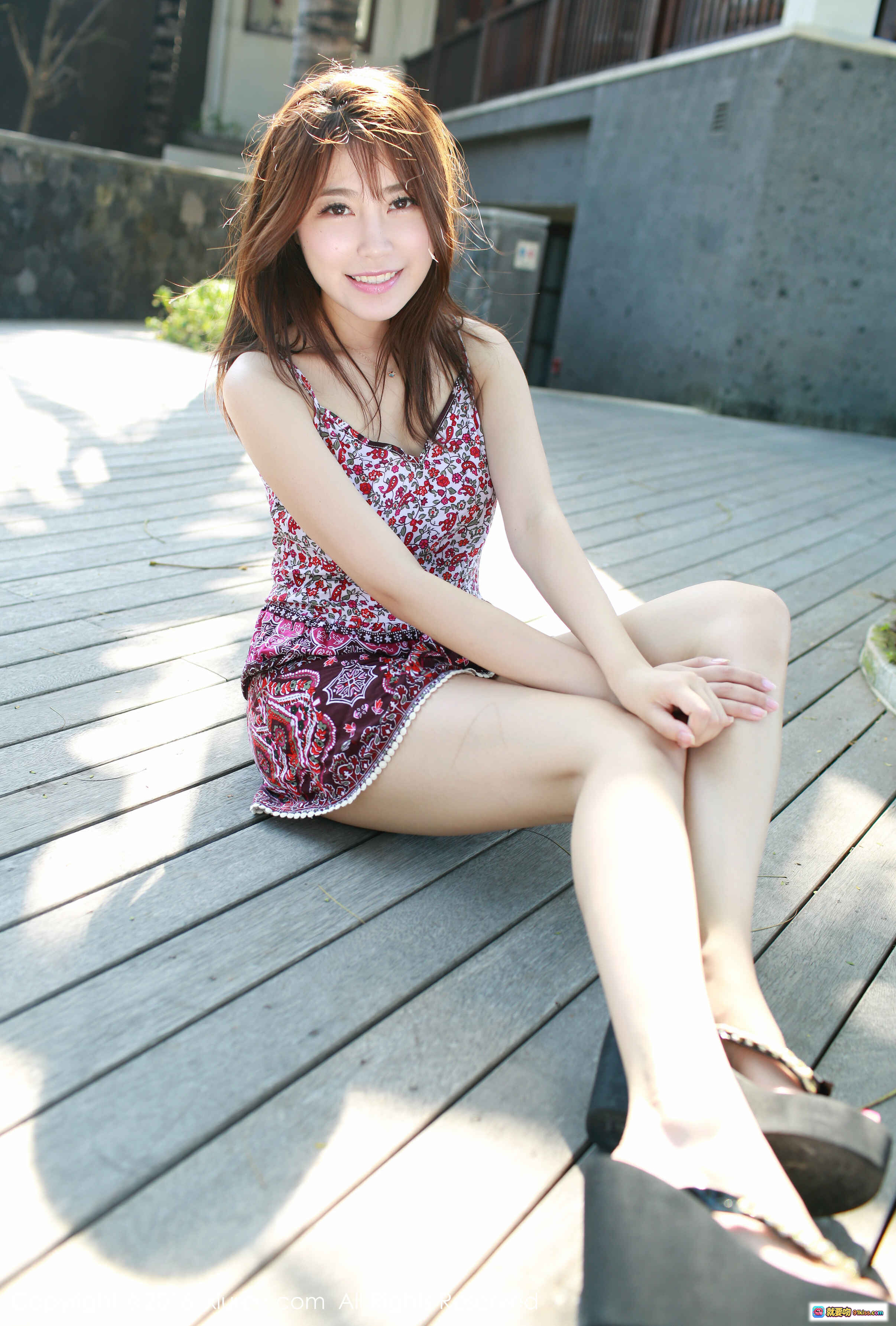 图片[10] - 许诺Sabrina白色连衣裙户外木栈道写真 清新自然阳光少女风 石墙背景温柔微笑 2016秀人网No.562高清美图 - 就要吻