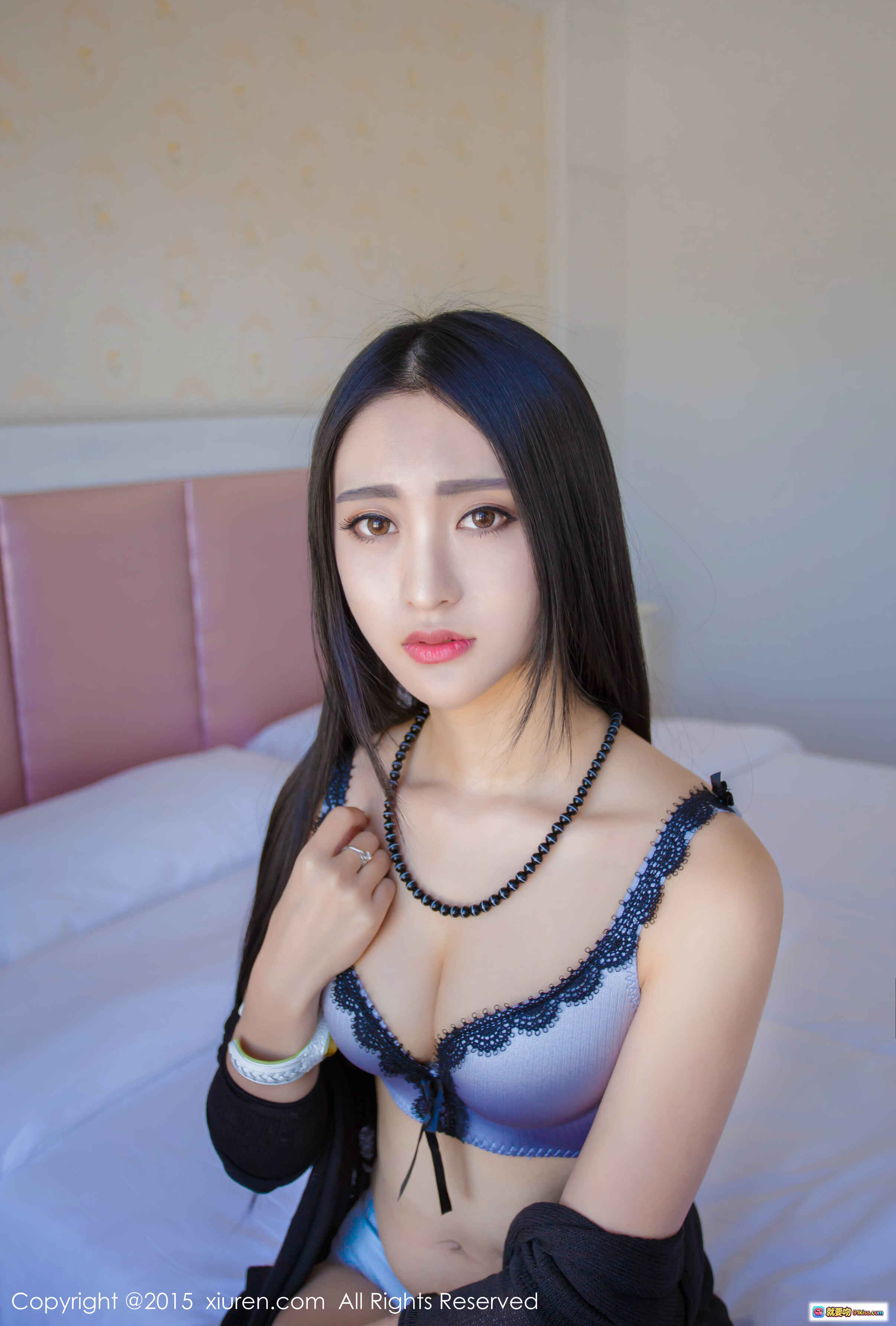 图片[8] - XIUREN秀人网2015.11.22 No.421 lucky咏丹 美女私房写真 黑色蕾丝内衣 白色床品卧室性感坐姿 71张高清图集 - 就要吻