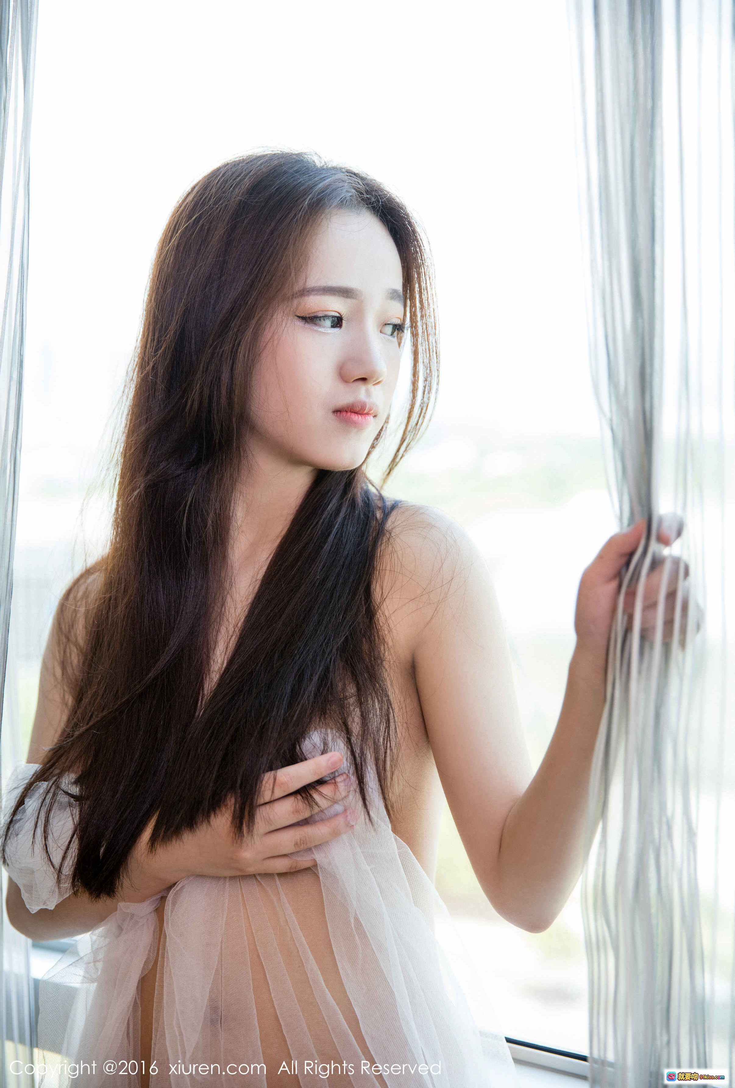 图片[1] - baby嘉茵窗边写真 | 秀人网2016清新长发少女 | 白纱透视柔美私房照 - 就要吻