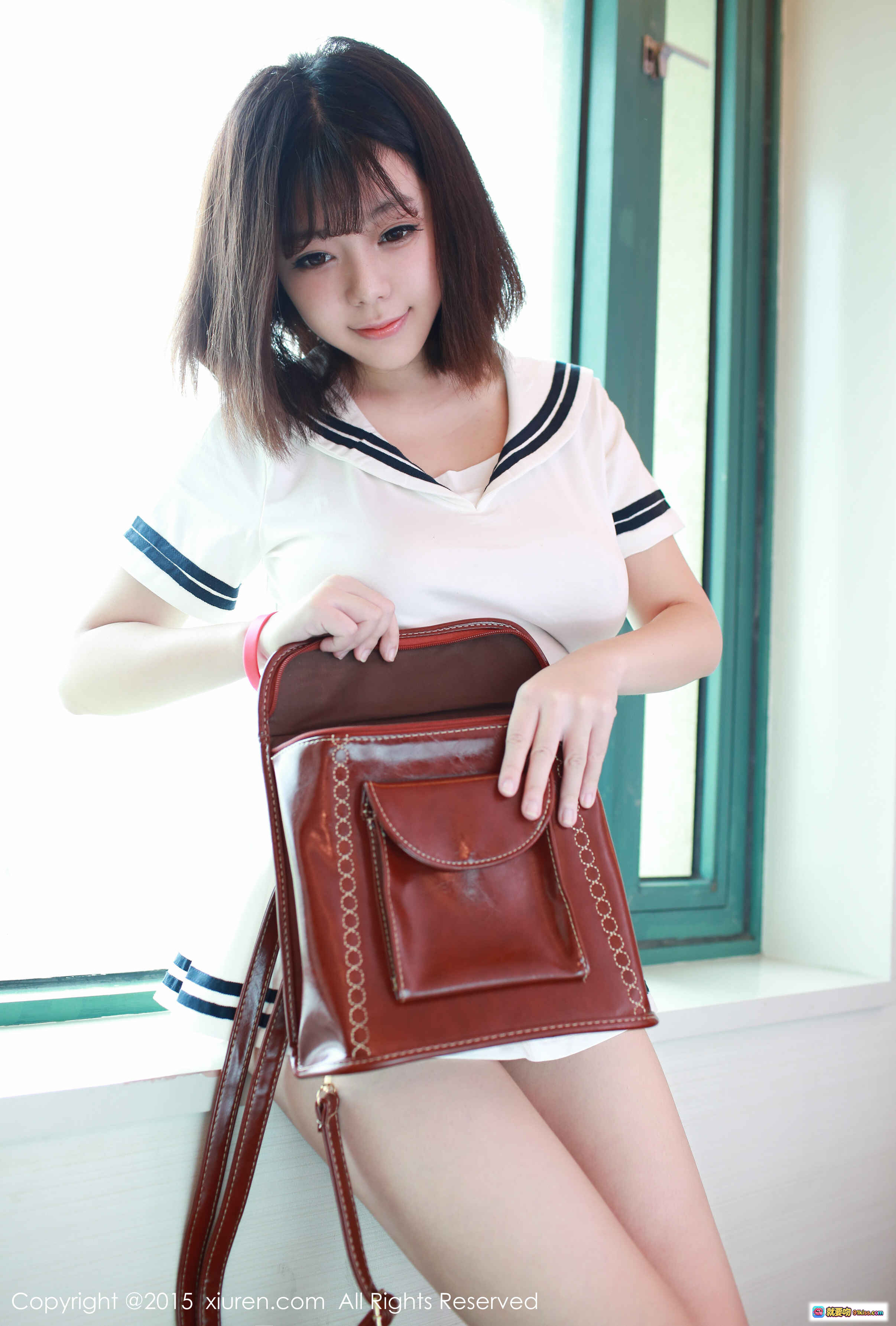 图片[6] - 刘飞儿Faye水手服写真 窗边少女手持棕色皮包 清新甜美风格 2015秀人网高清图集 - 就要吻