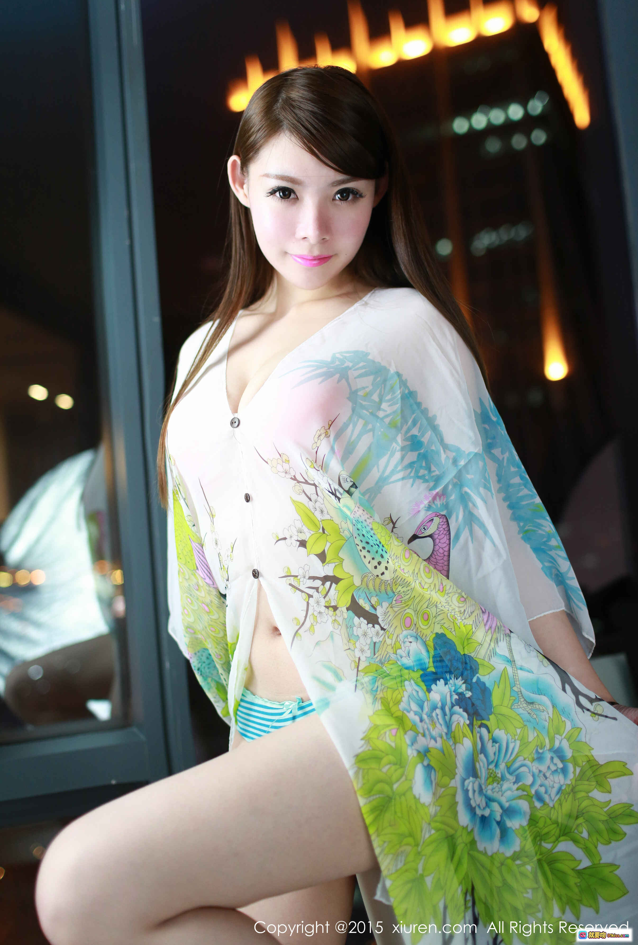 图片[2] - MARA醬泰国街拍写真 | 白色蕾丝上衣+碎花短裙 | 粉色花朵点缀 | 清新甜美风 | 秀人网2015精选美图 - 就要吻