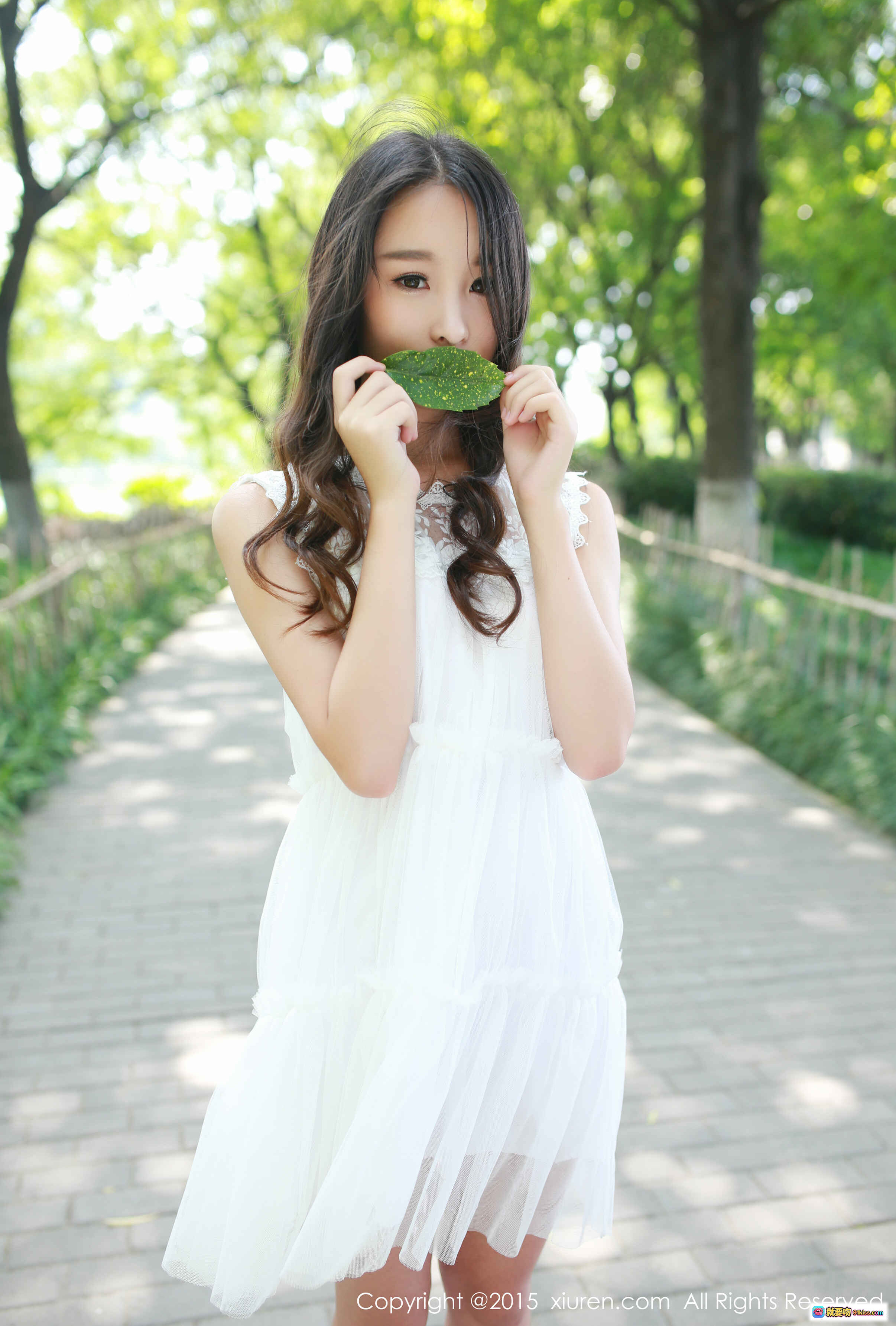 图片[7] - 梓萱Crystal白色蕾丝连衣裙户外木椅写真 – XIUREN秀人网2015.08.05 No.371 清新自然少女风摄影 - 就要吻