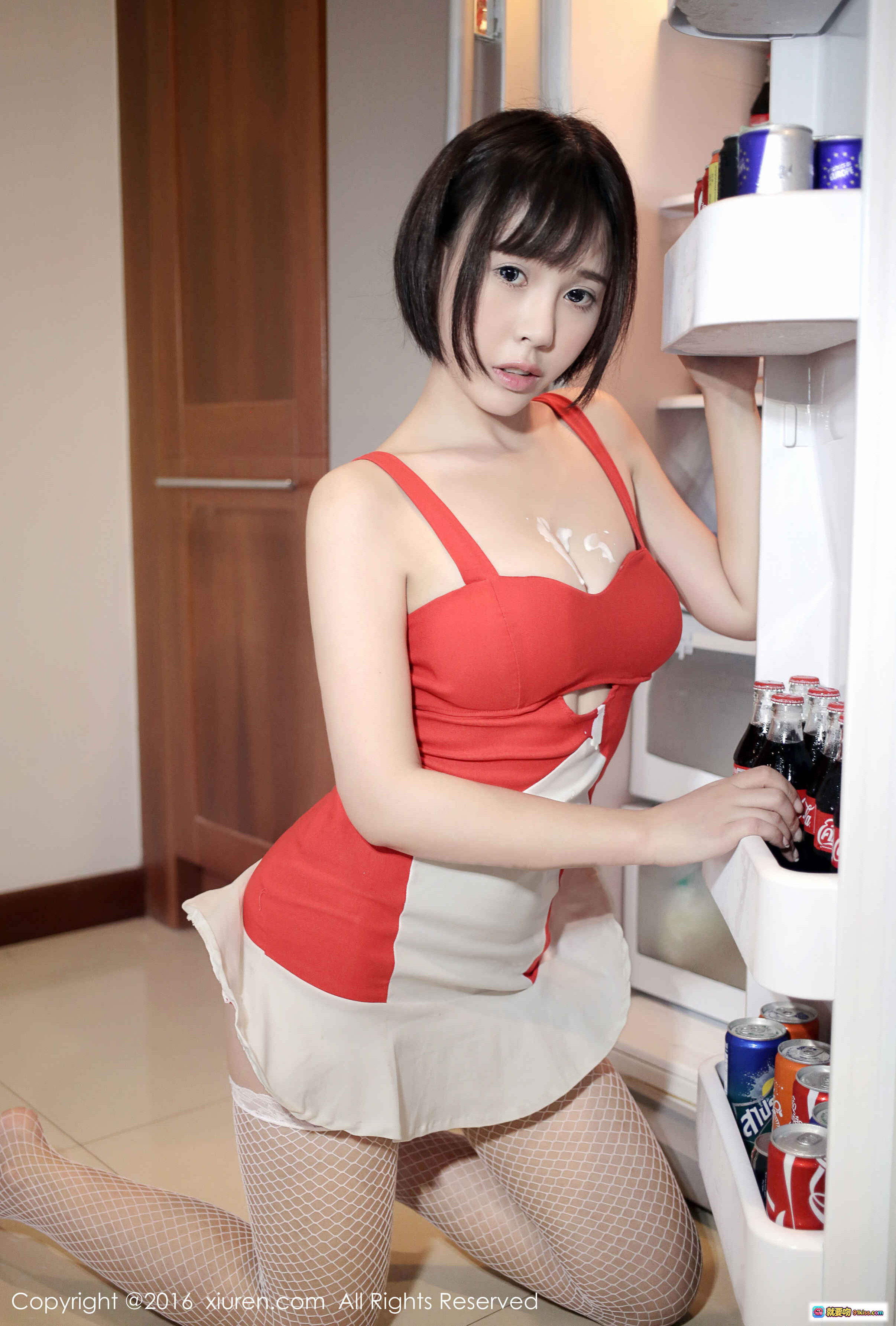 图片[10] - Evelyn艾莉红白连衣裙冰箱前持饮料零食写真 | XIUREN秀人网2016.12.23 NO.665高清美图 - 就要吻