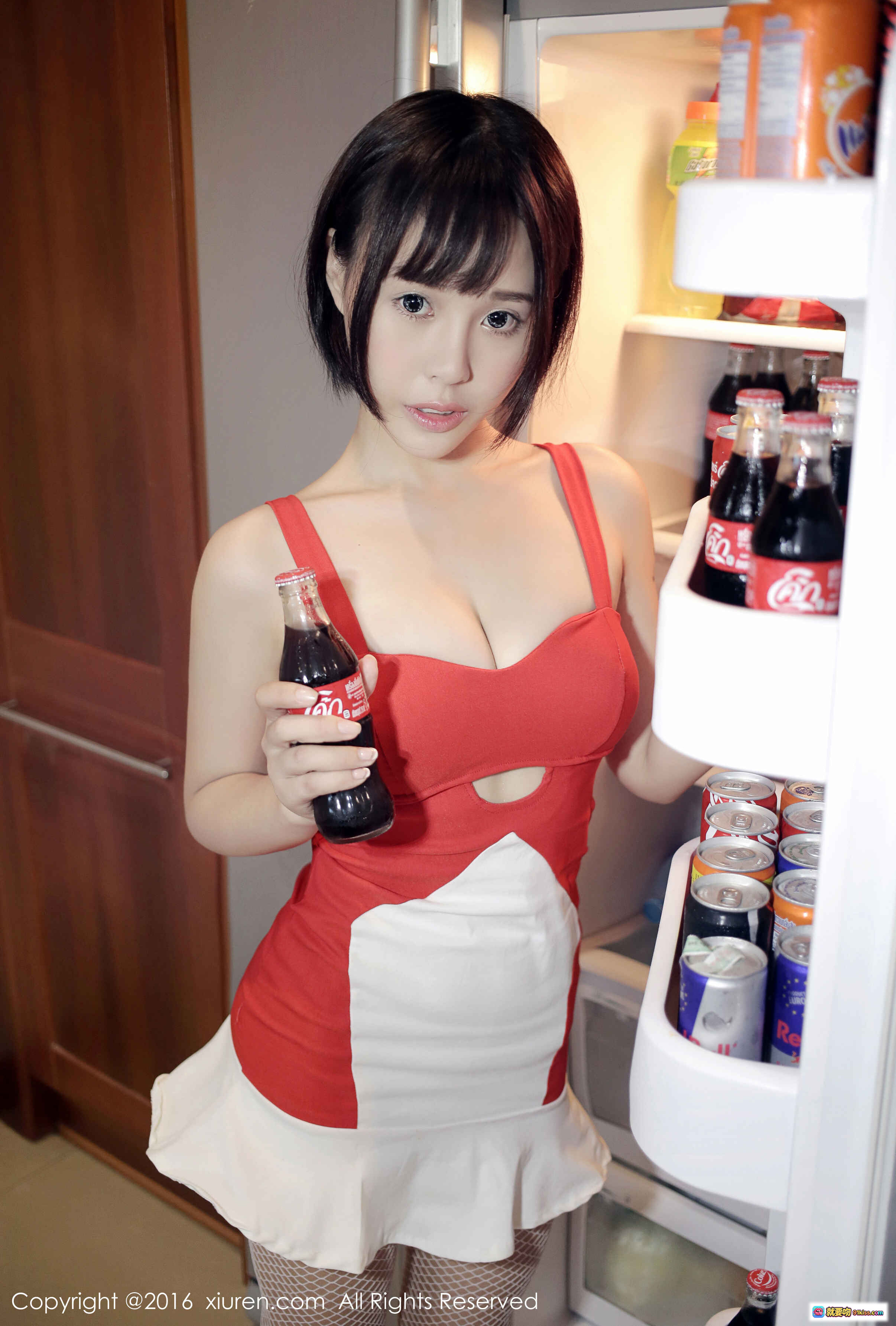 图片[9] - Evelyn艾莉红白连衣裙冰箱前持饮料零食写真 | XIUREN秀人网2016.12.23 NO.665高清美图 - 就要吻