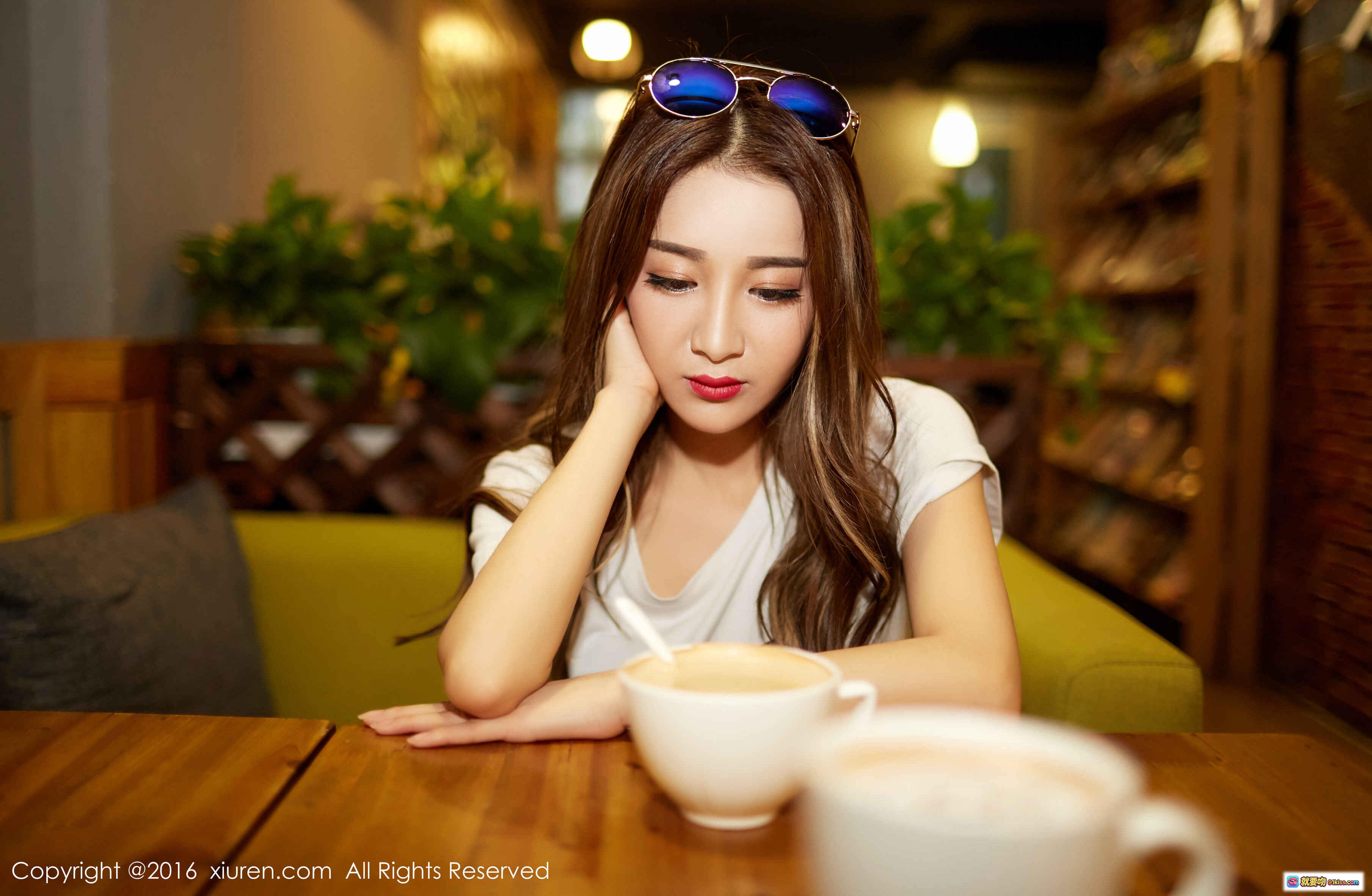 图片[2] - Sugar梁莹性感写真 | 白色床单慵懒躺卧 | 秀人网2016精选私房照 | 清新自然美腿特写 - 就要吻