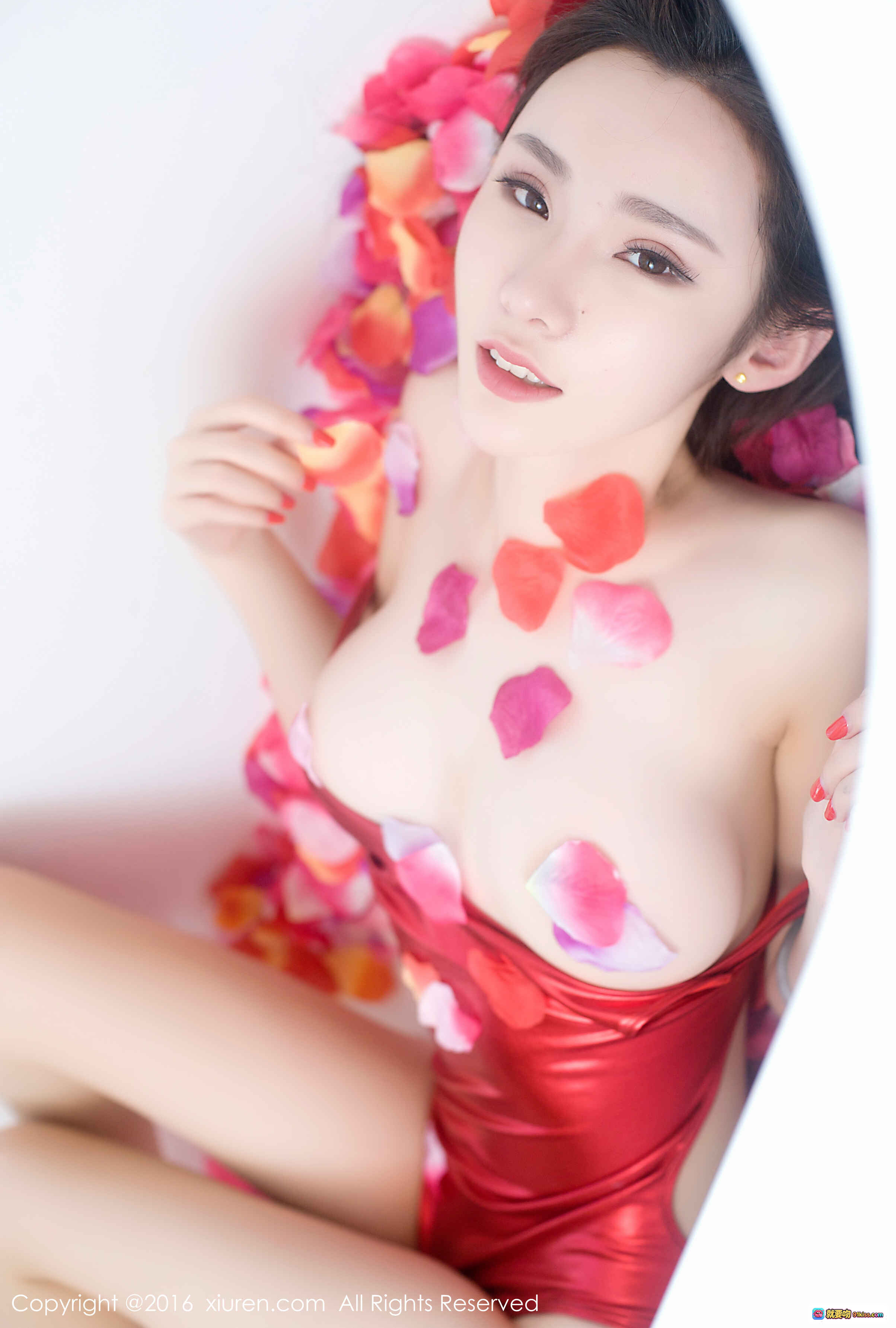 图片[9] - 萌琪琪Irene玫瑰花瓣浴写真 | 红色泳衣美女浴缸私房照 | XIUREN秀人网2016高清图集 - 就要吻