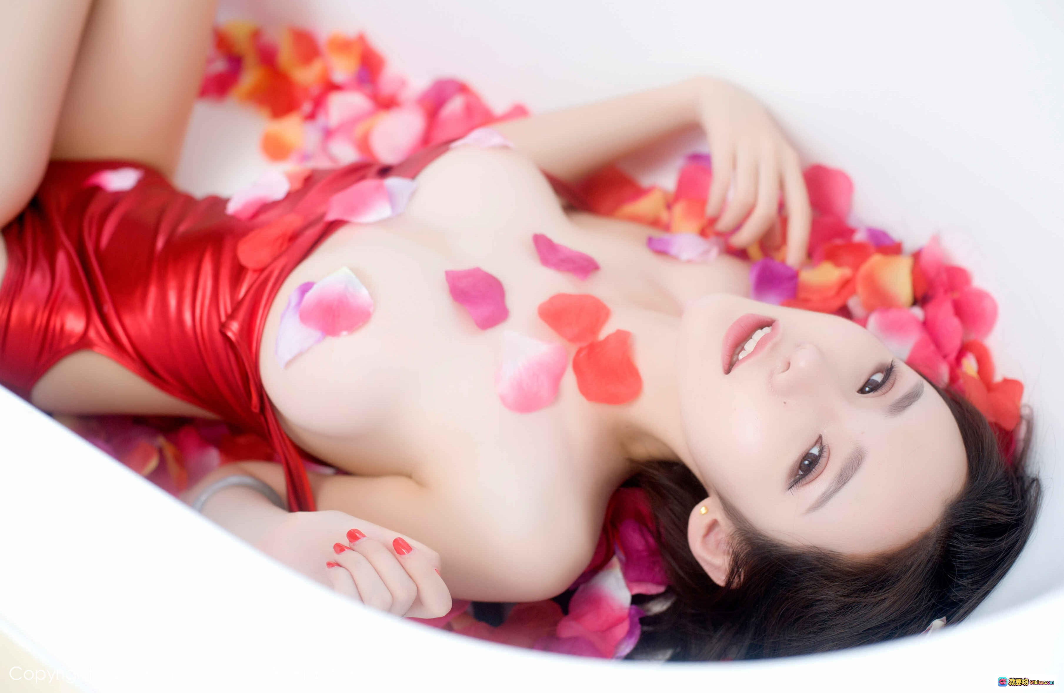 图片[6] - 萌琪琪Irene玫瑰花瓣浴写真 | 红色泳衣美女浴缸私房照 | XIUREN秀人网2016高清图集 - 就要吻