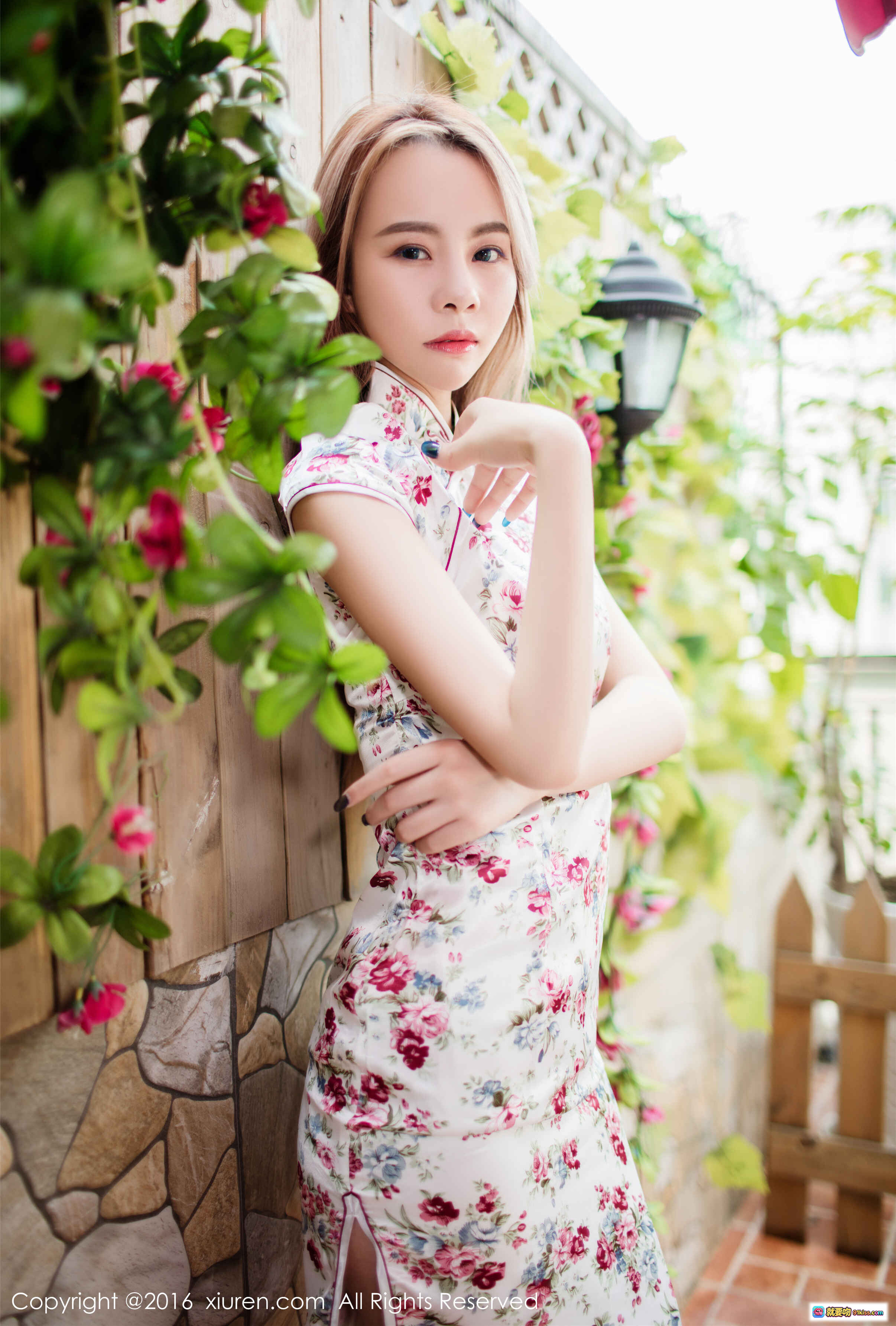 图片[4] - 虞姬儿白裙浴室写真_秀人网NO.658性感美臀私房照_砖墙背景高清摄影 - 就要吻