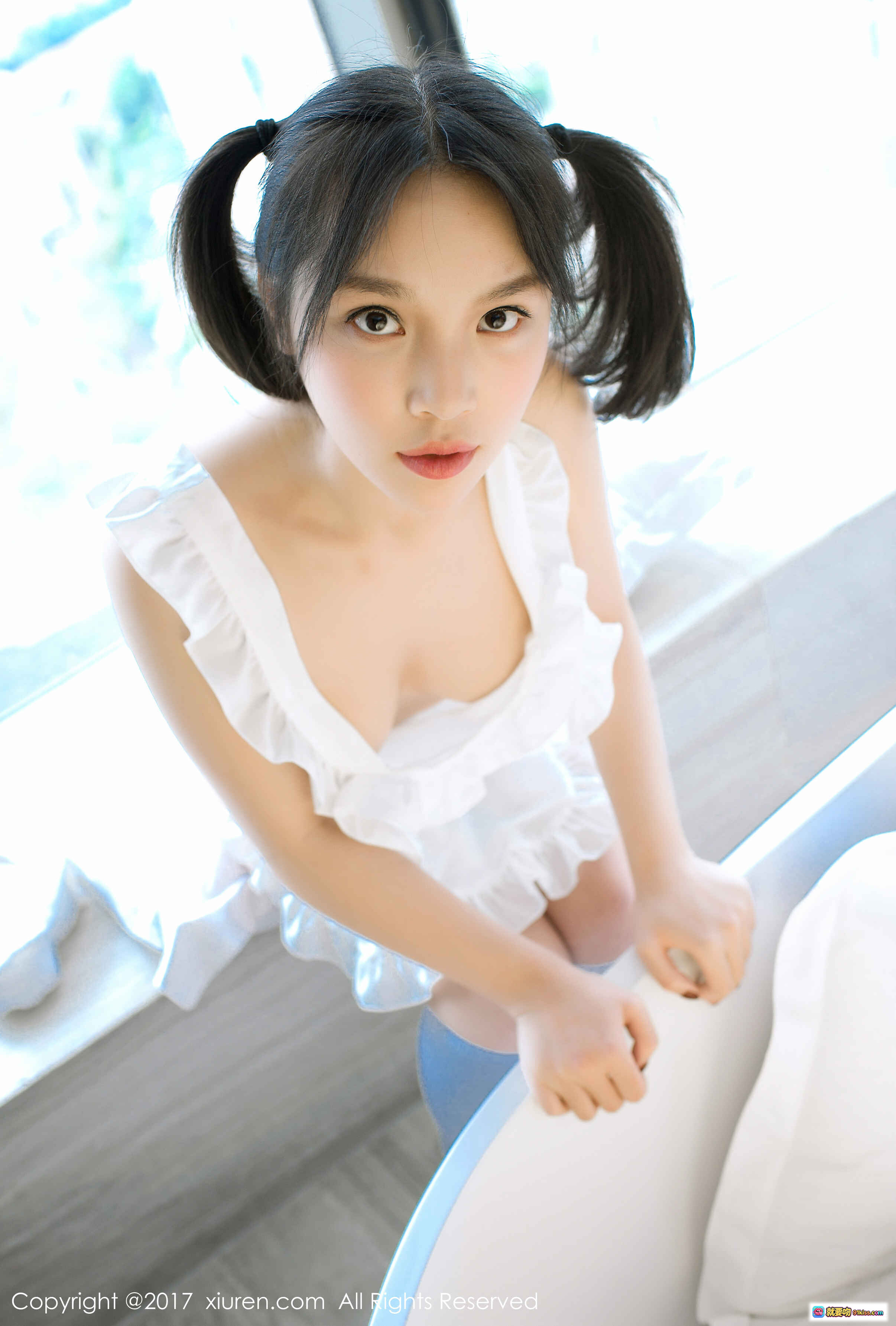图片[9] - 小纯子白色蕾丝吊带裙写真 | 双马尾少女窗边私房照 | XIUREN秀人网2017精选高清图集 - 就要吻
