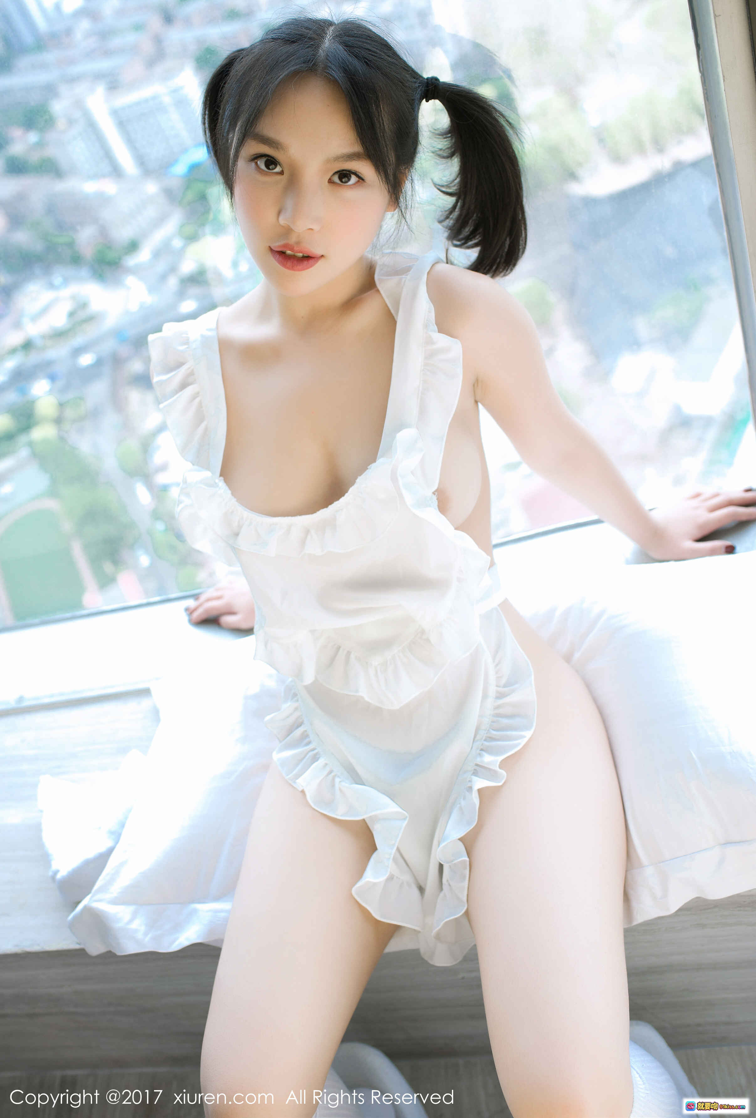 图片[1] - 小纯子白色蕾丝吊带裙写真 | 双马尾少女窗边私房照 | XIUREN秀人网2017精选高清图集 - 就要吻