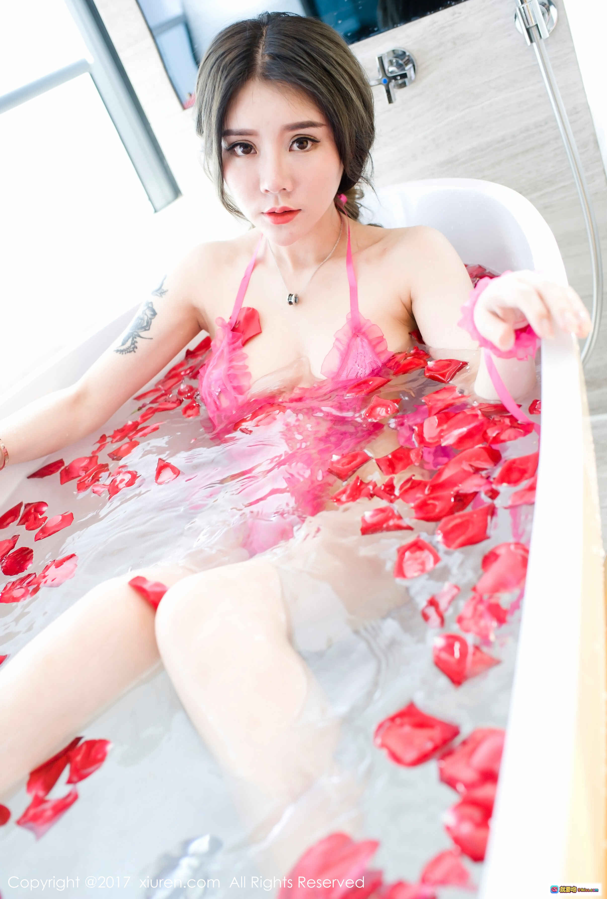 图片[8] - 爱丽莎Lisa粉色蕾丝内衣浴缸玫瑰花瓣写真 – XIUREN秀人网2017.06.30 No.777高清美图 - 就要吻