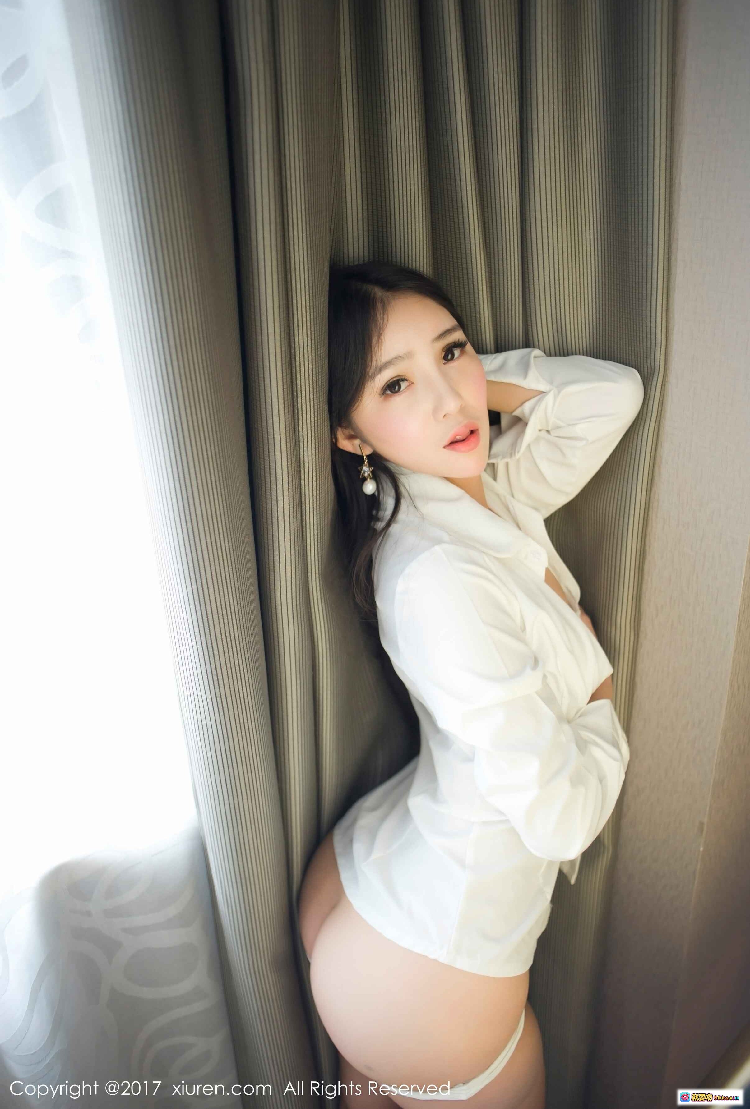 图片[1] - 艾弥白衬衫性感写真 – XIUREN秀人网2017.08.01 No.792 优雅窗帘背景私房美拍 - 就要吻