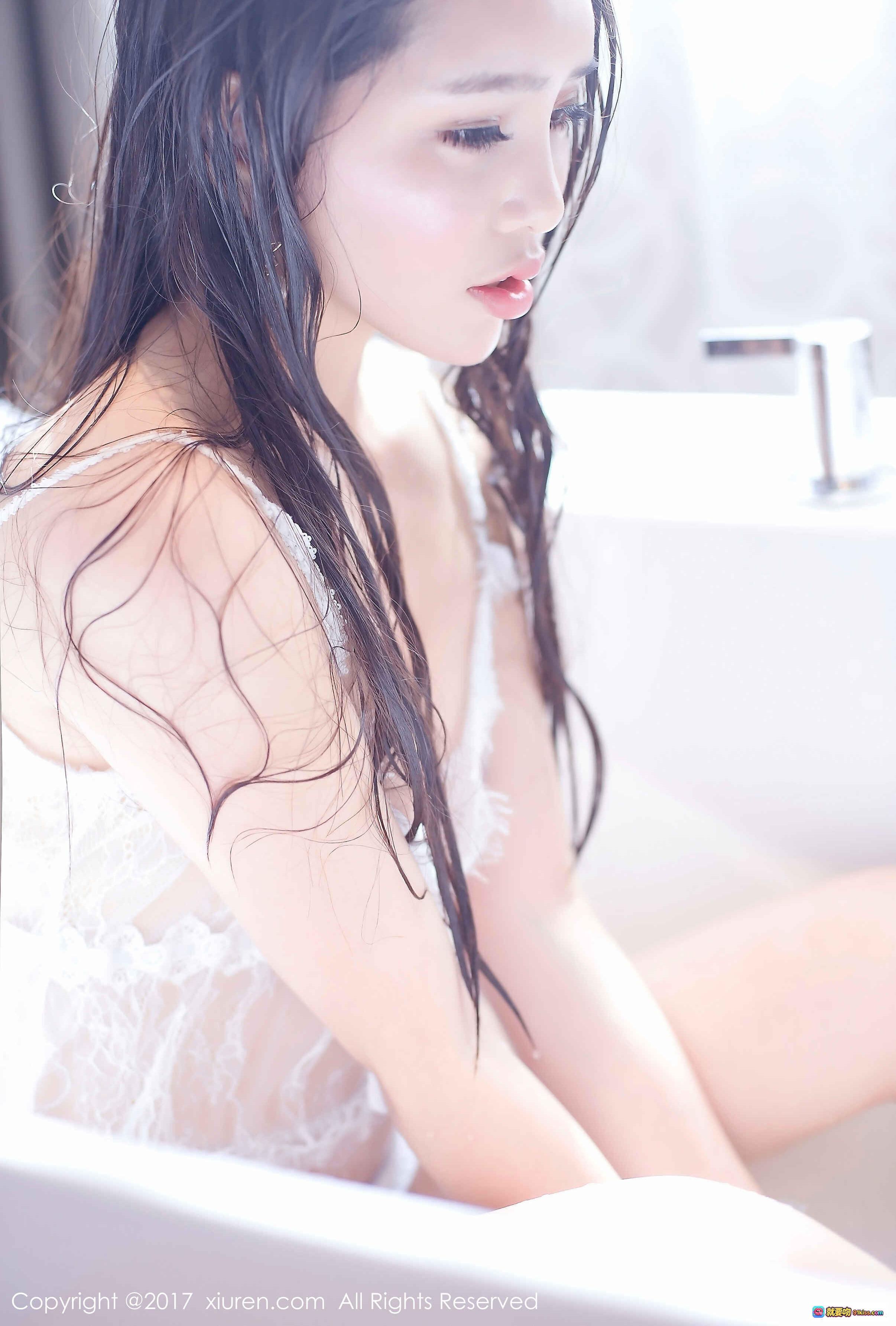 图片[2] - 艾弥白衬衫性感写真 – XIUREN秀人网2017.08.01 No.792 优雅窗帘背景私房美拍 - 就要吻