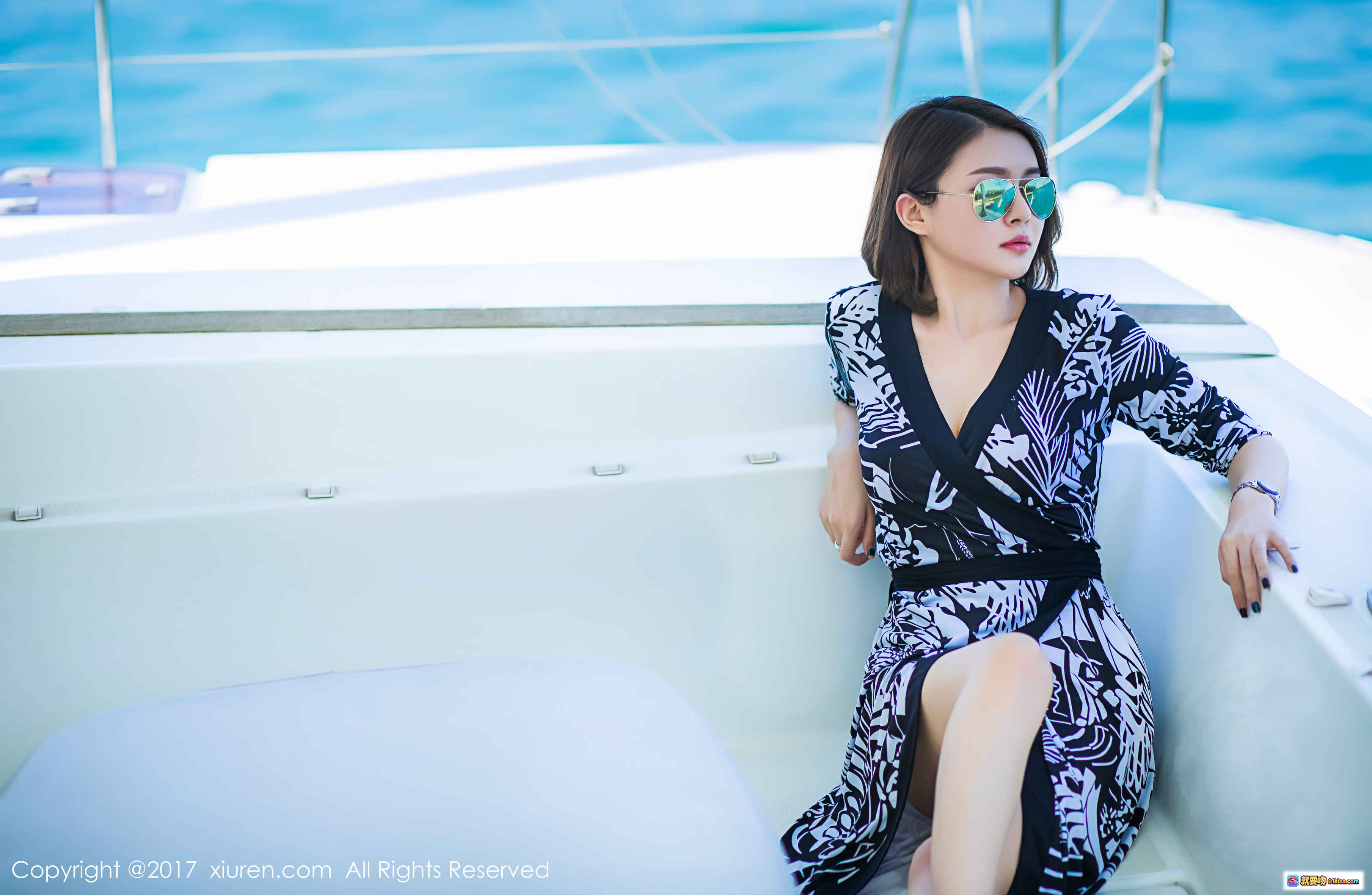 图片[7] - 廿十驾帆船出海写真 | 时尚墨镜+印花连衣裙 | 海天一色背景 | XIUREN秀人网2017精选美图 - 就要吻