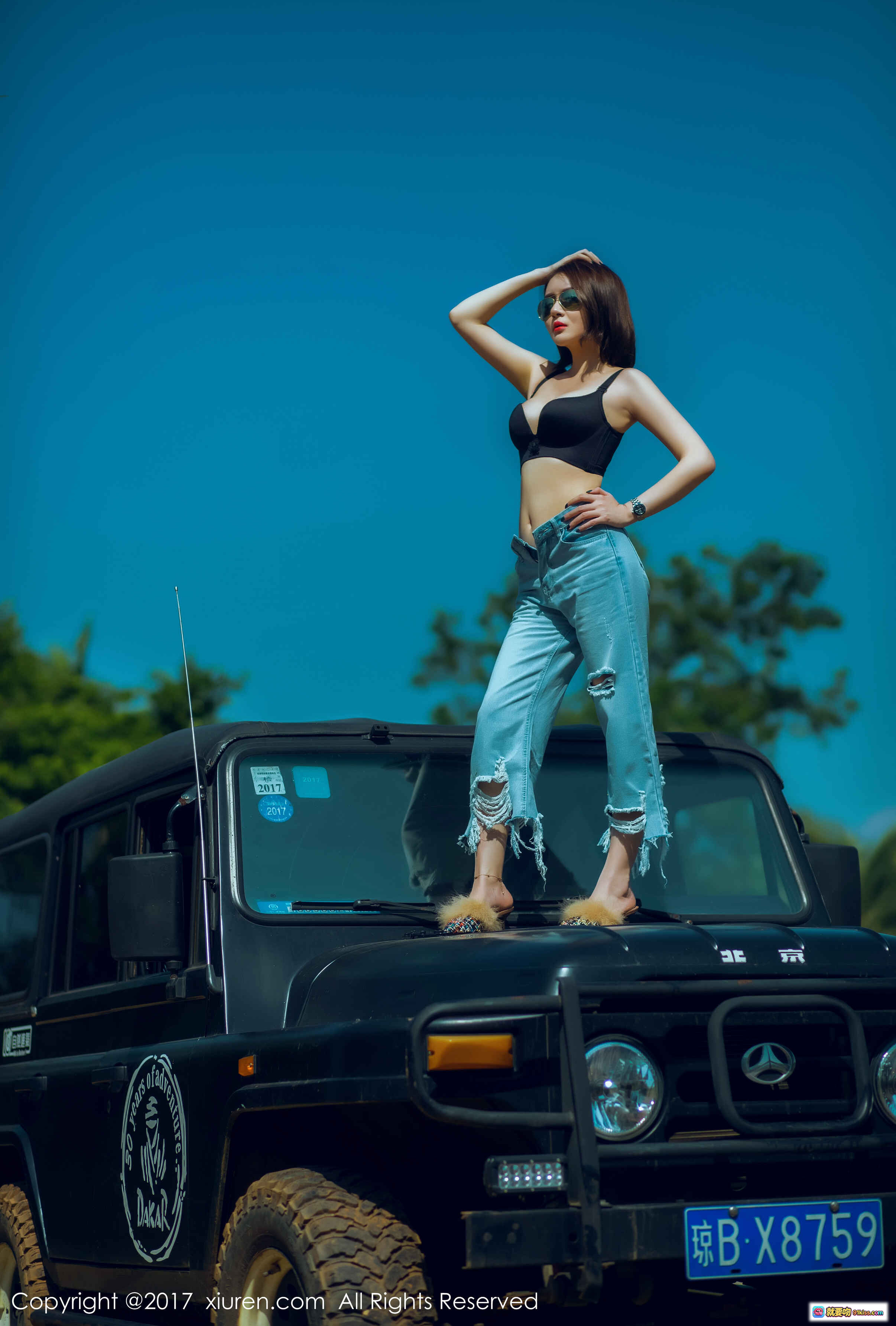 图片[4] - 廿十驾帆船出海写真 | 时尚墨镜+印花连衣裙 | 海天一色背景 | XIUREN秀人网2017精选美图 - 就要吻