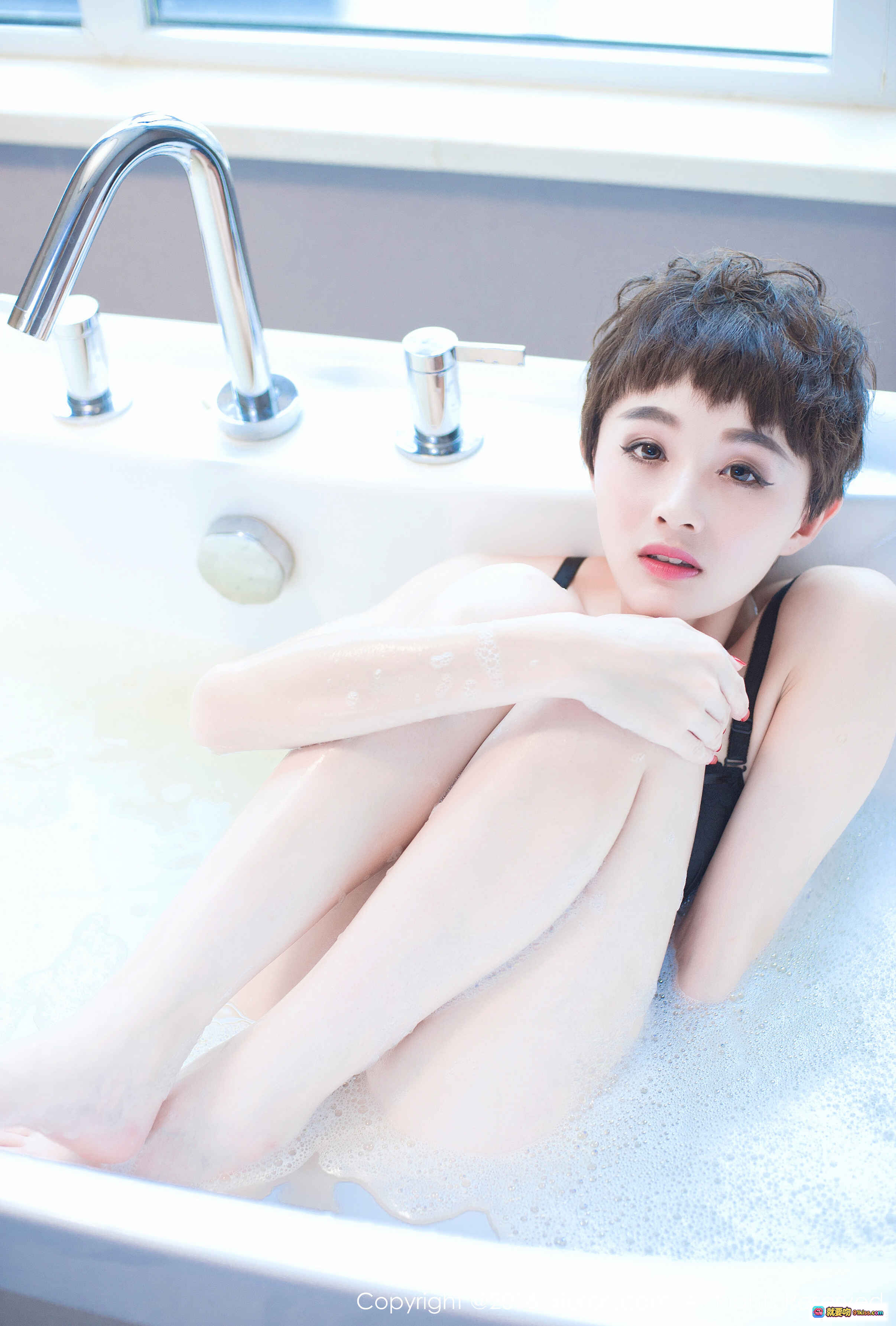 图片[1] - 短发少女浴缸泡泡浴写真 | 清新甜美私房照 | XIUREN秀人网NO.657 baby_kiki 70P高清图集 - 就要吻