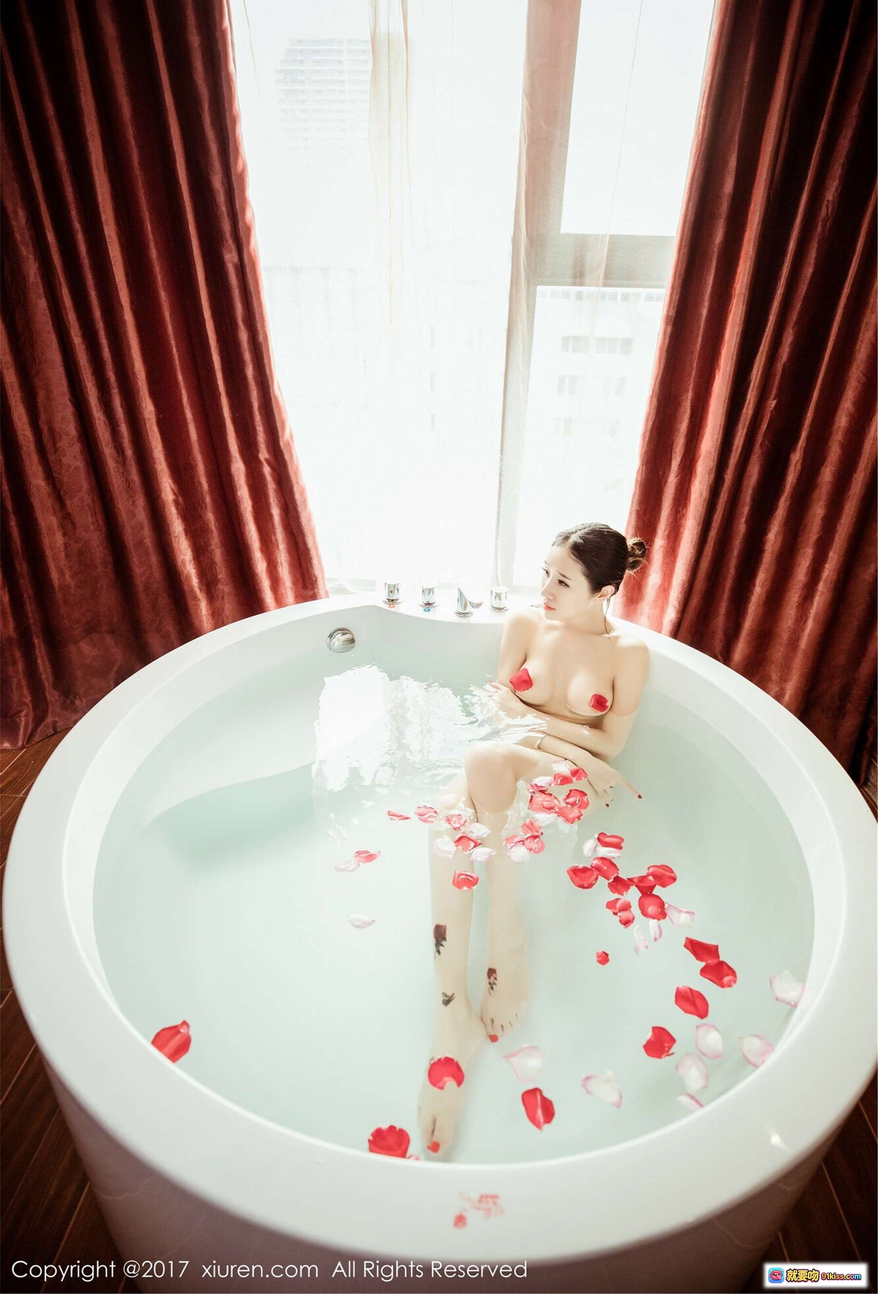 图片[6] - 馨怡浴缸玫瑰花瓣写真 | 秀人网2017高清私房美图 | 圆形浴缸优雅沐浴场景 - 就要吻