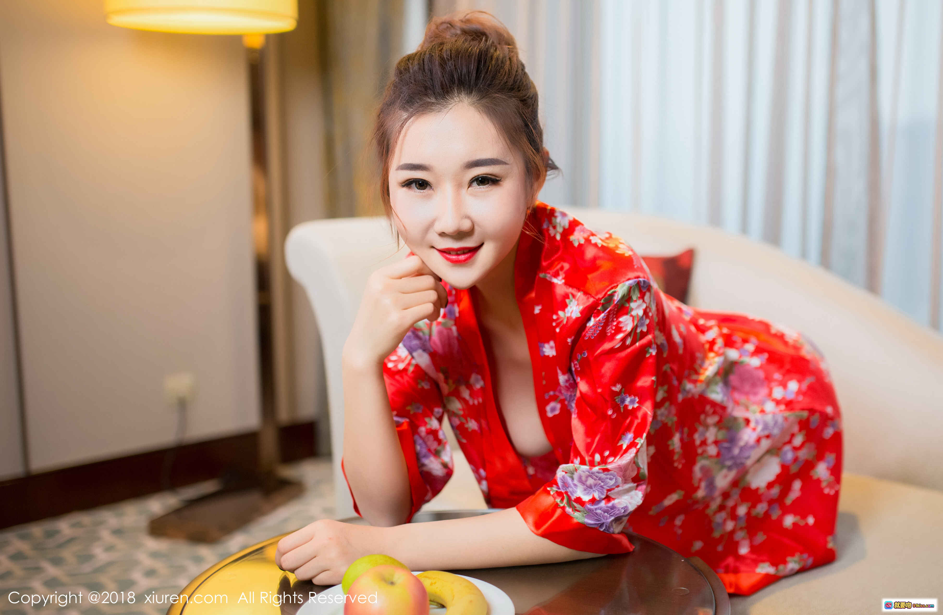 棉花糖candy红色和服写真 - 秀人网2018年1月10日No.892高清美图 - 优雅盘发微笑私房照 - 就要吻