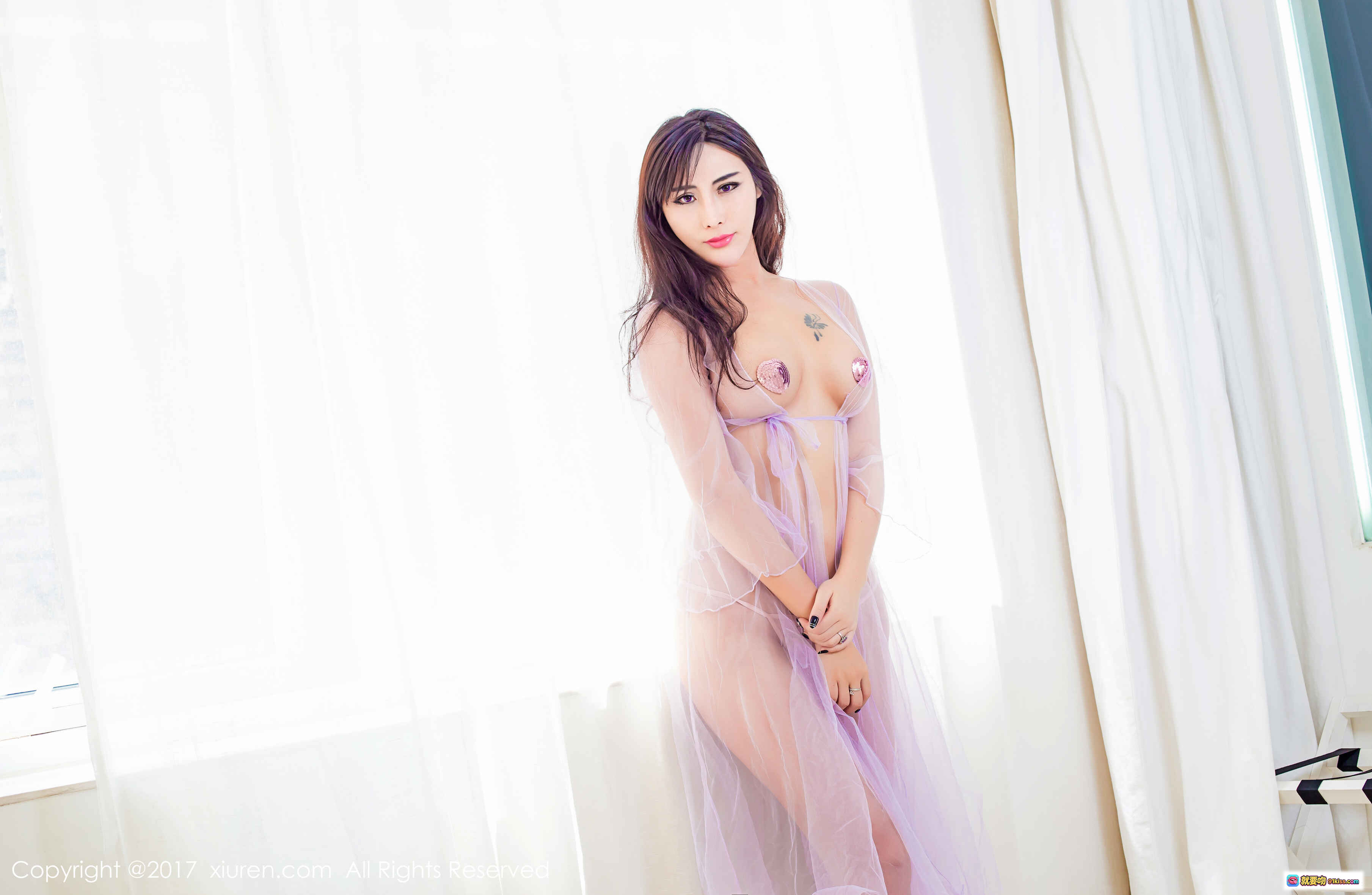 图片[10] - XIUREN秀人网2017.08.03 No.793 FoxYini孟狐狸 红色镂空连体衣 白色背景床拍 时尚性感写真 - 就要吻