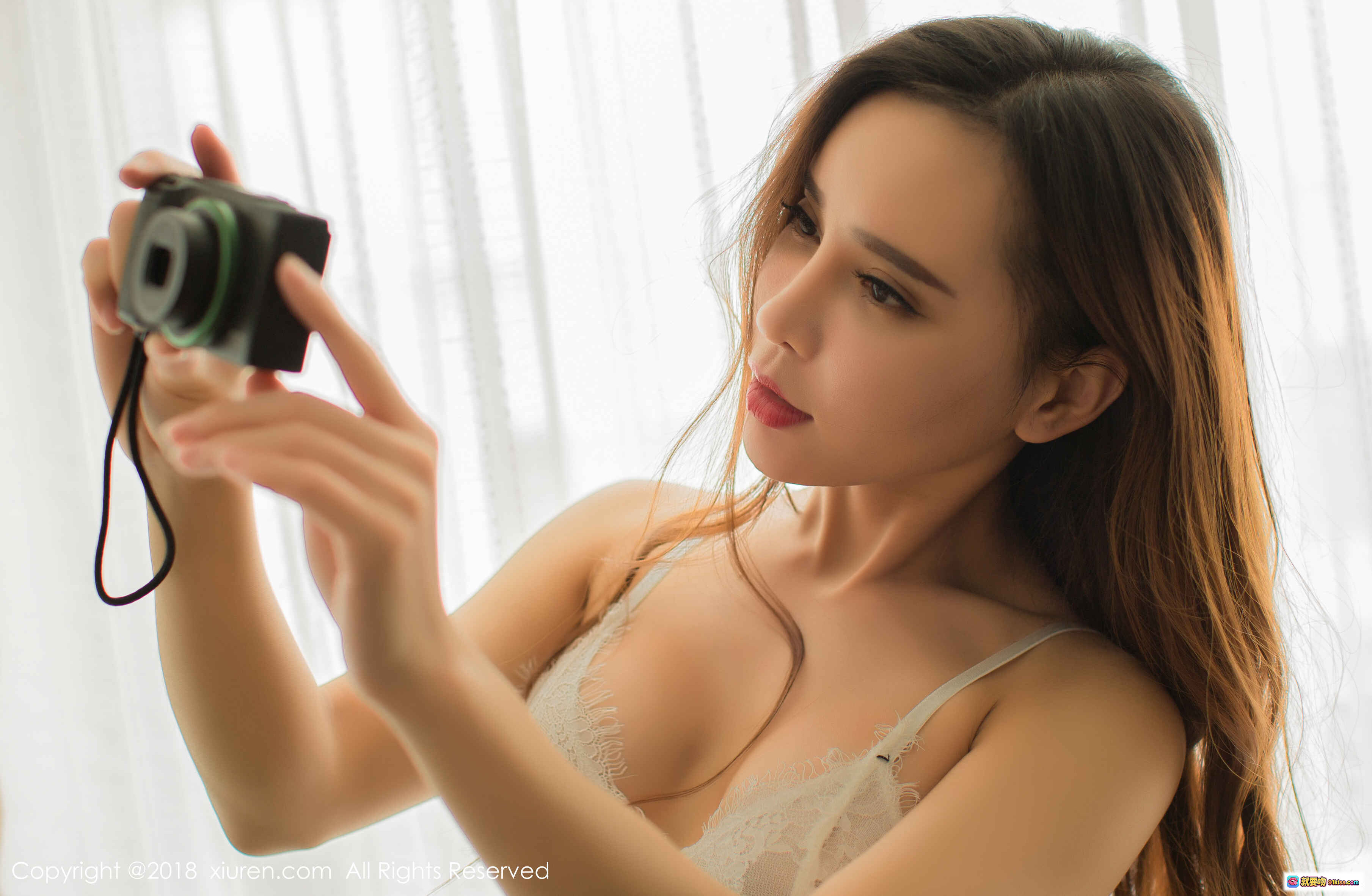 图片[10] - 艾小青白色蕾丝内衣写真 | 秀人网2018性感私房照 | 手持相机自拍美图 | 透明窗帘背景清新自然 - 就要吻