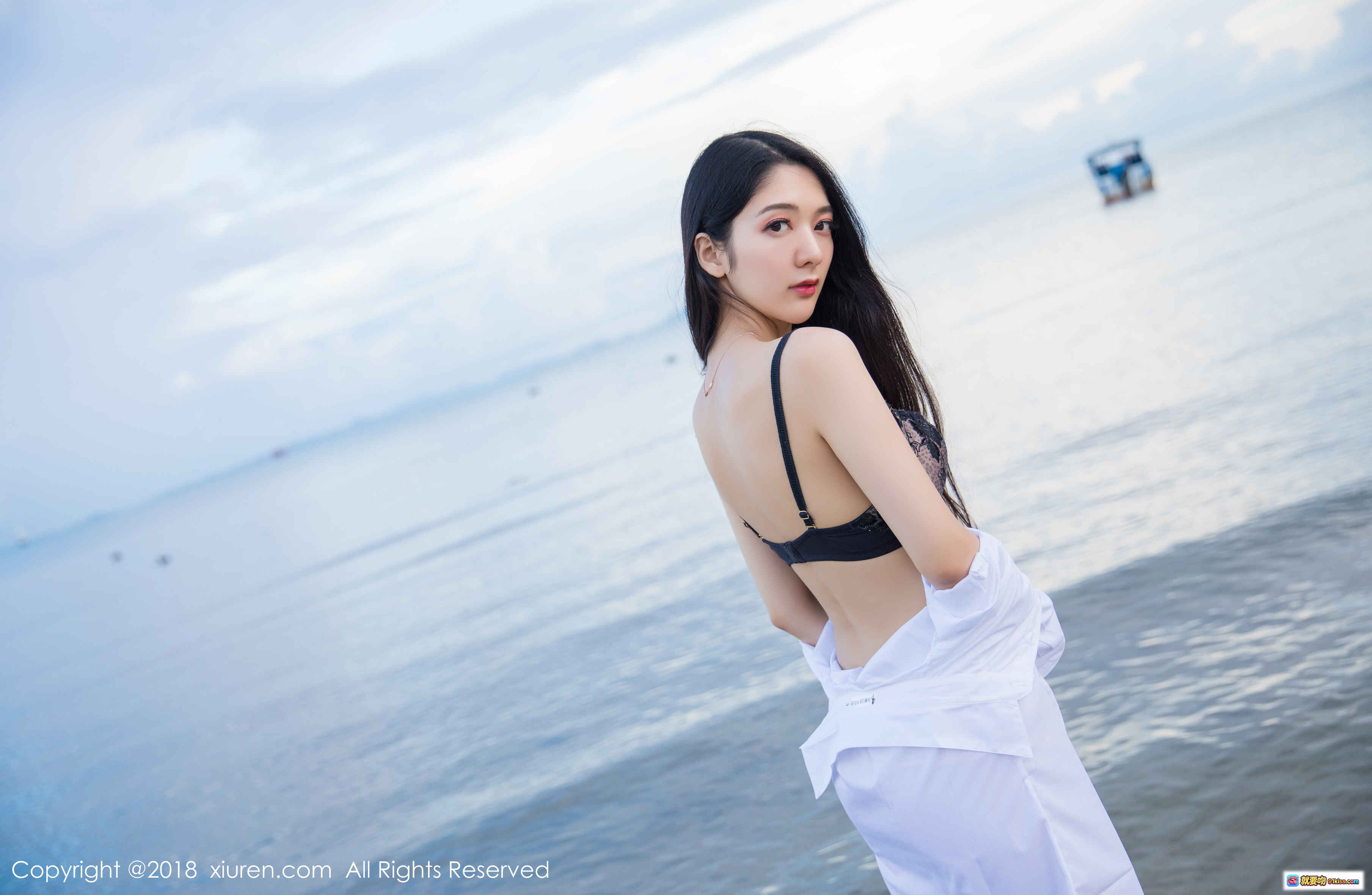 图片[8] - 小热巴泳池边白衬衫写真 | 秀人网2018高清美图 | 黑发侧颜性感背影 | 夏日度假风私房照 - 就要吻