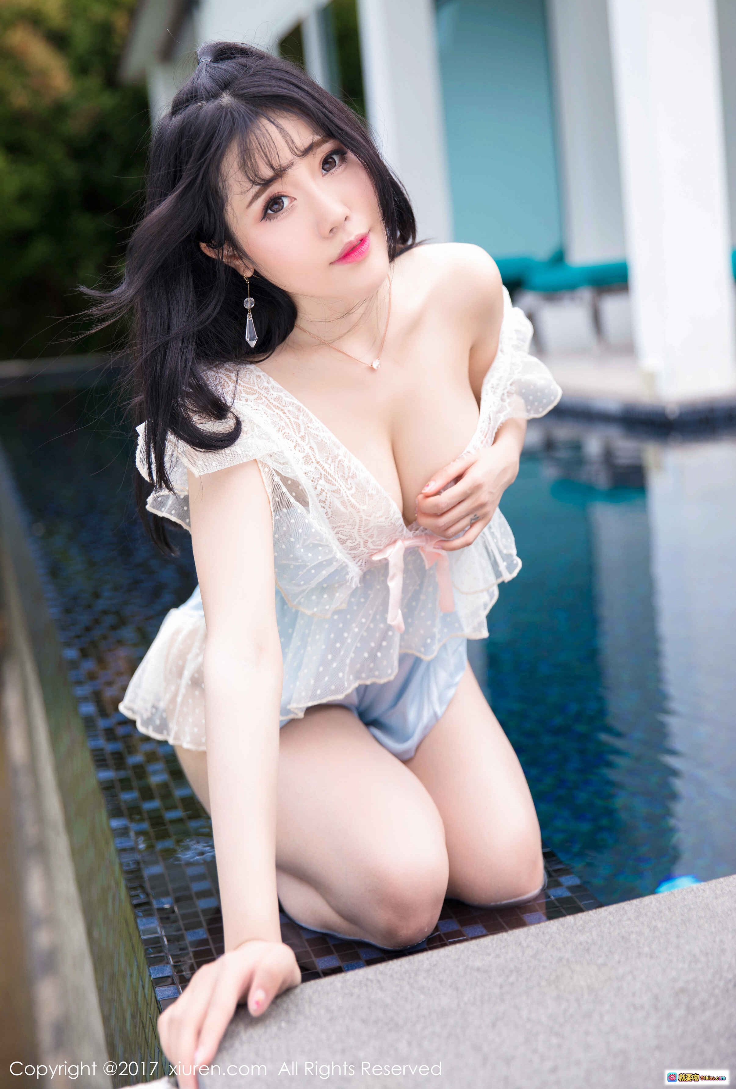 图片[9] - 兜豆靓Youlina热带风情写真｜黄色荷叶边比基尼泳装｜棕榈叶绿植背景｜手提草编包｜秀人网2017精选美拍 - 就要吻